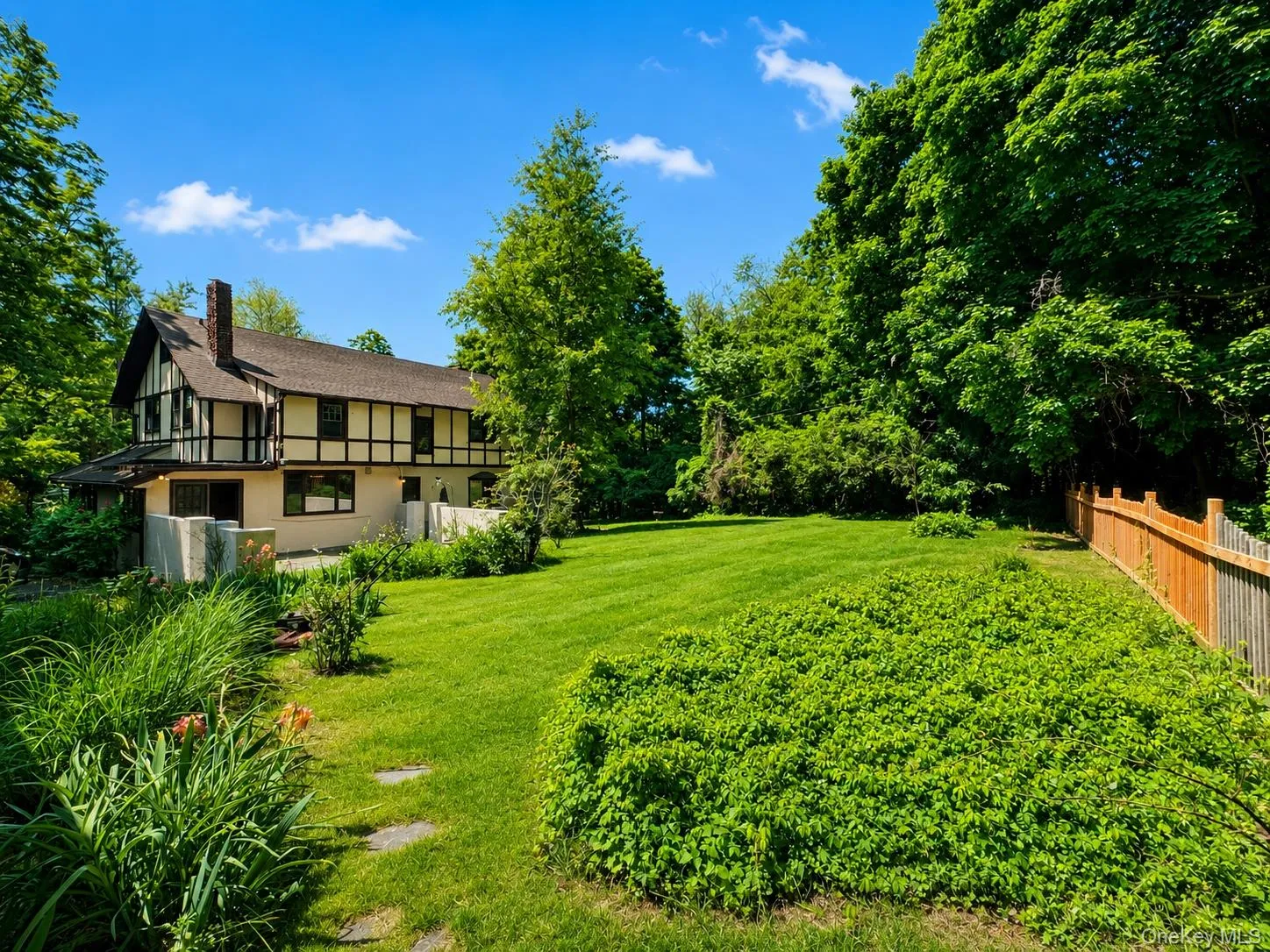 1 Edgehill Road, Glen Cove, NY, 4 Bedrooms Bedrooms, 8 Rooms Rooms,4 BathroomsBathrooms,Residential Lease,For Rent,Edgehill,0,1000244 1 Edgehill Road, Glen Cove, NY, 4 Bedrooms Bedrooms, 8 Rooms Rooms,4 BathroomsBathrooms,Residential Lease,For Rent,Edgehill,0,1000244
