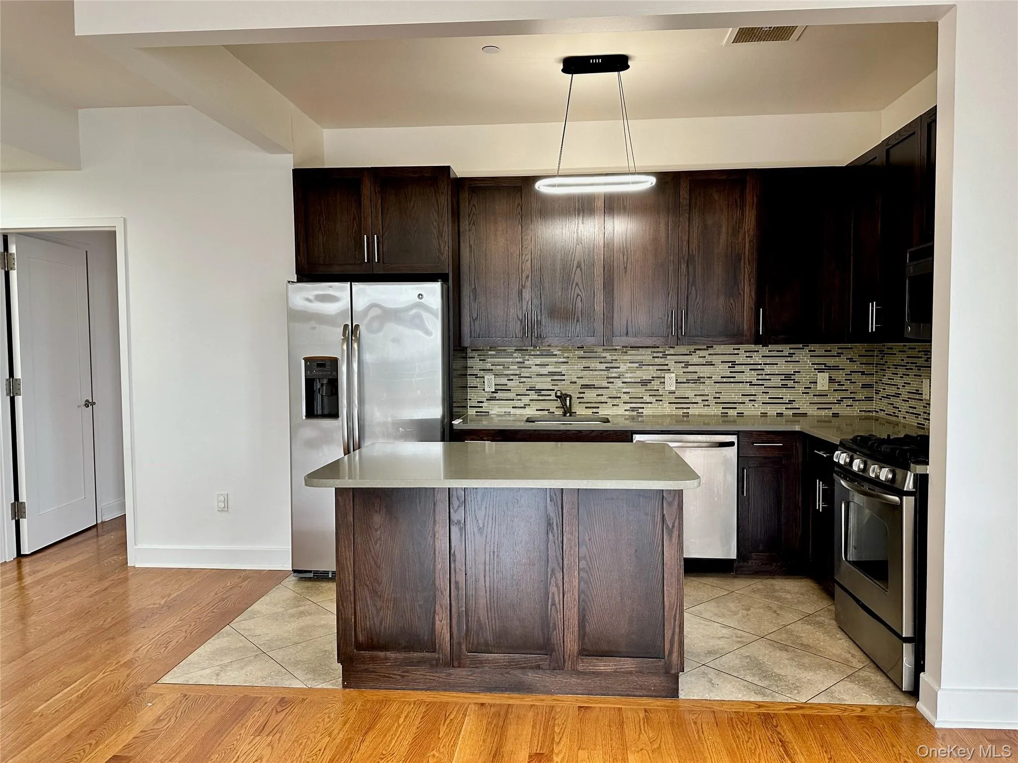 90 Bay Street Landing, New York, NY, 2 Bedrooms Bedrooms, 5 Rooms Rooms,2 BathroomsBathrooms,Residential Sale,For Rent,Bay Street Landing,0,1000258 90 Bay Street Landing, New York, NY, 2 Bedrooms Bedrooms, 5 Rooms Rooms,2 BathroomsBathrooms,Residential Sale,For Rent,Bay Street Landing,0,1000258