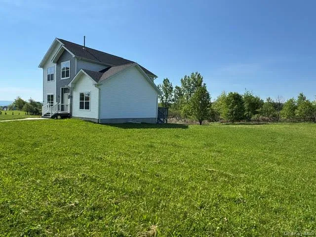 View of the side yard from the road... View of the side yard from the road...