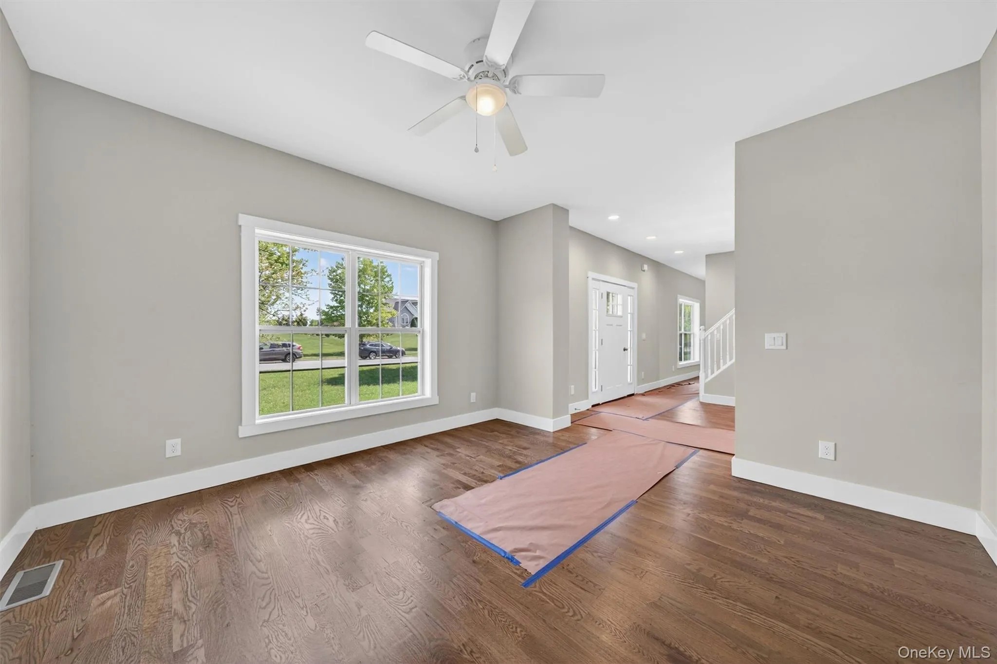 Spacious with ceiling fan. Spacious with ceiling fan.