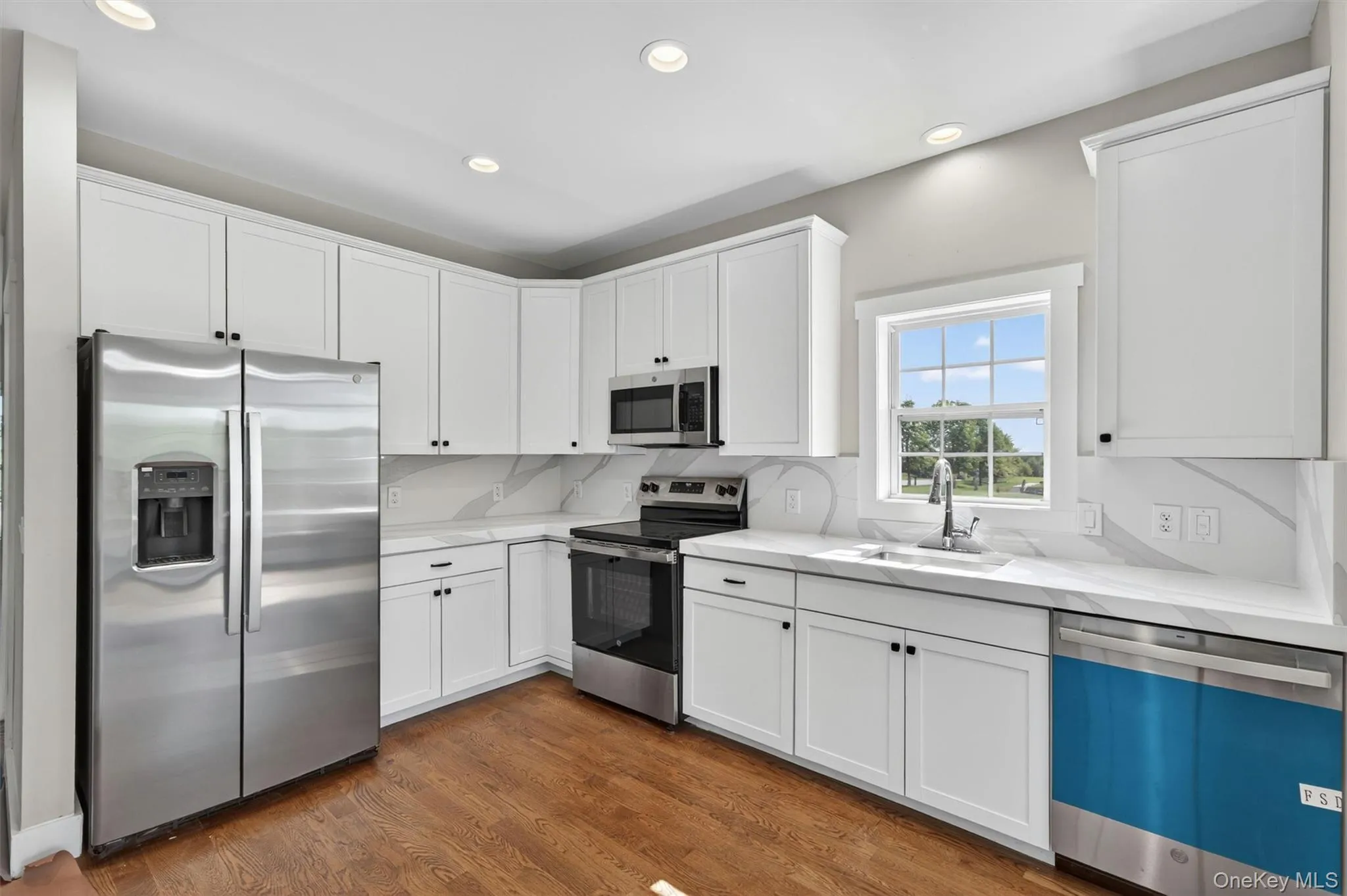 42" cabinets and counter space with high hat lights. 42" cabinets and counter space with high hat lights.