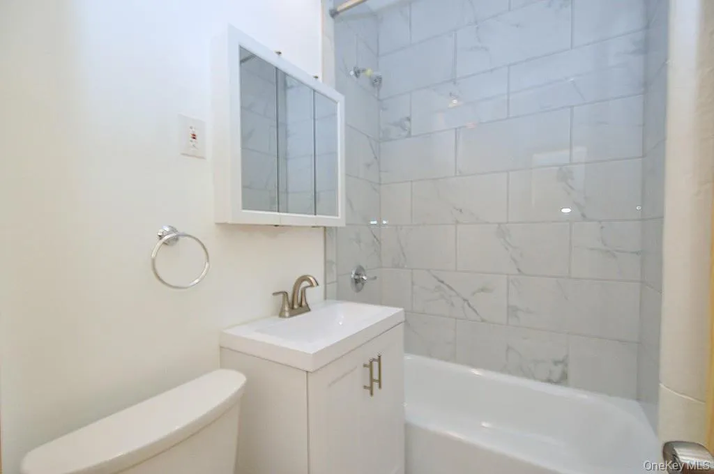 120 Stonelea Place, New Rochelle, NY, 1 Bedroom Bedrooms, 3 Rooms Rooms,1 BathroomBathrooms,Residential Lease,For Rent,Stonelea,0,1000272 120 Stonelea Place, New Rochelle, NY, 1 Bedroom Bedrooms, 3 Rooms Rooms,1 BathroomBathrooms,Residential Lease,For Rent,Stonelea,0,1000272