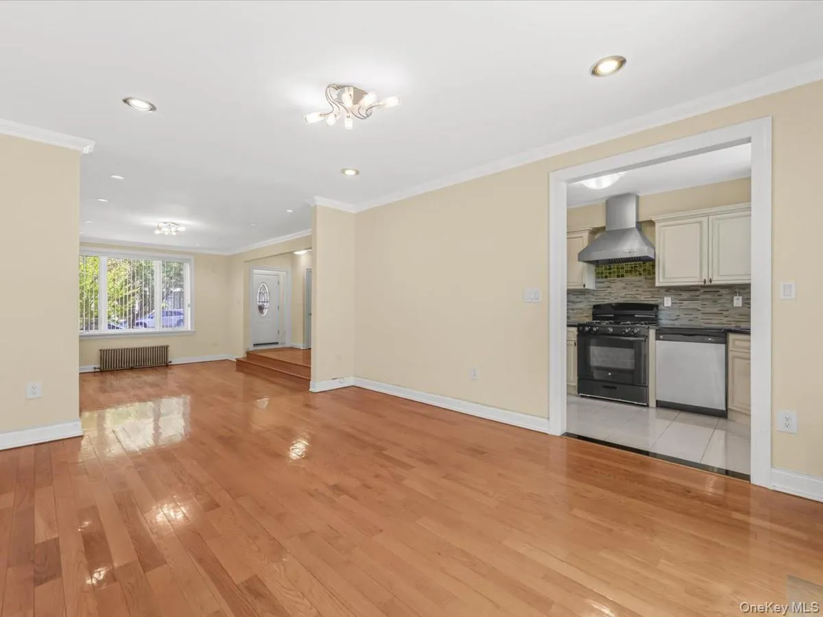 10018 67th Drive, New York, NY, 3 Bedrooms Bedrooms, 10 Rooms Rooms,3 BathroomsBathrooms,Residential,For Rent,67th,0,1000275 10018 67th Drive, New York, NY, 3 Bedrooms Bedrooms, 10 Rooms Rooms,3 BathroomsBathrooms,Residential,For Rent,67th,0,1000275