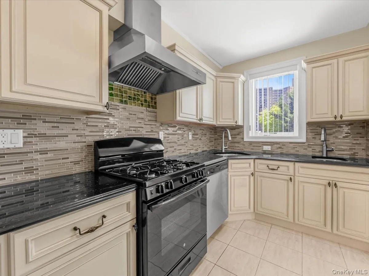 10018 67th Drive, New York, NY, 3 Bedrooms Bedrooms, 10 Rooms Rooms,3 BathroomsBathrooms,Residential,For Rent,67th,0,1000275 10018 67th Drive, New York, NY, 3 Bedrooms Bedrooms, 10 Rooms Rooms,3 BathroomsBathrooms,Residential,For Rent,67th,0,1000275