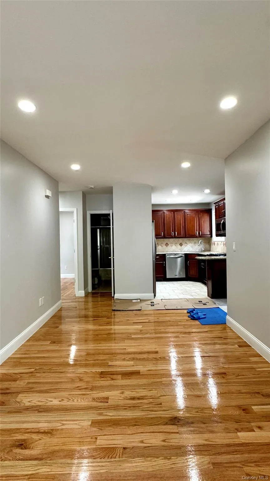 5839 196th Place, New York, NY, 2 Bedrooms Bedrooms, 3 Rooms Rooms,1 BathroomBathrooms,Residential Lease,For Rent,196th,0,1000284 5839 196th Place, New York, NY, 2 Bedrooms Bedrooms, 3 Rooms Rooms,1 BathroomBathrooms,Residential Lease,For Rent,196th,0,1000284