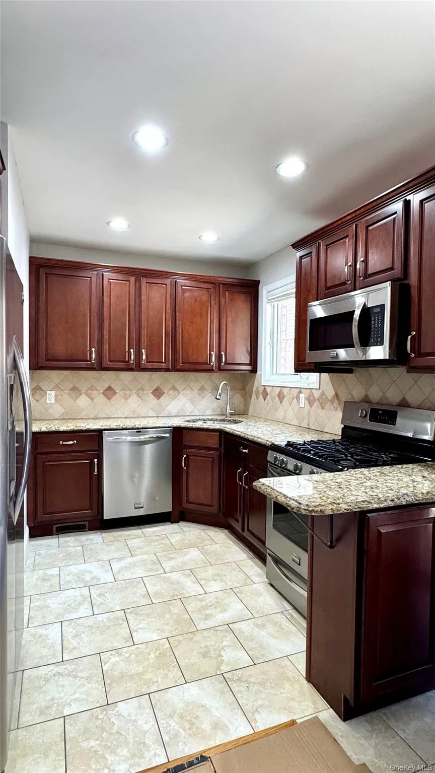 5839 196th Place, New York, NY, 2 Bedrooms Bedrooms, 3 Rooms Rooms,1 BathroomBathrooms,Residential Lease,For Rent,196th,0,1000284 5839 196th Place, New York, NY, 2 Bedrooms Bedrooms, 3 Rooms Rooms,1 BathroomBathrooms,Residential Lease,For Rent,196th,0,1000284