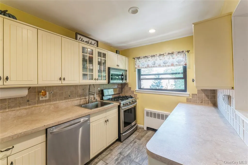 217-22A 73rd Avenue, New York, NY, 2 Bedrooms Bedrooms, 4 Rooms Rooms,1 BathroomBathrooms,Residential,For Rent,73rd Avenue,0,1000289 217-22A 73rd Avenue, New York, NY, 2 Bedrooms Bedrooms, 4 Rooms Rooms,1 BathroomBathrooms,Residential,For Rent,73rd Avenue,0,1000289