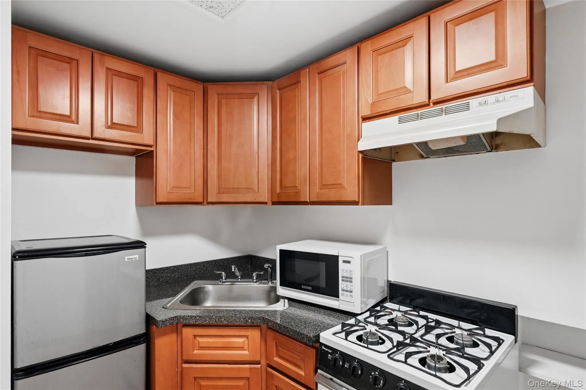 3120 78th Street, New York, NY, 3 Bedrooms Bedrooms, 8 Rooms Rooms,2 BathroomsBathrooms,Residential,For Rent,78th,0,1000295 3120 78th Street, New York, NY, 3 Bedrooms Bedrooms, 8 Rooms Rooms,2 BathroomsBathrooms,Residential,For Rent,78th,0,1000295
