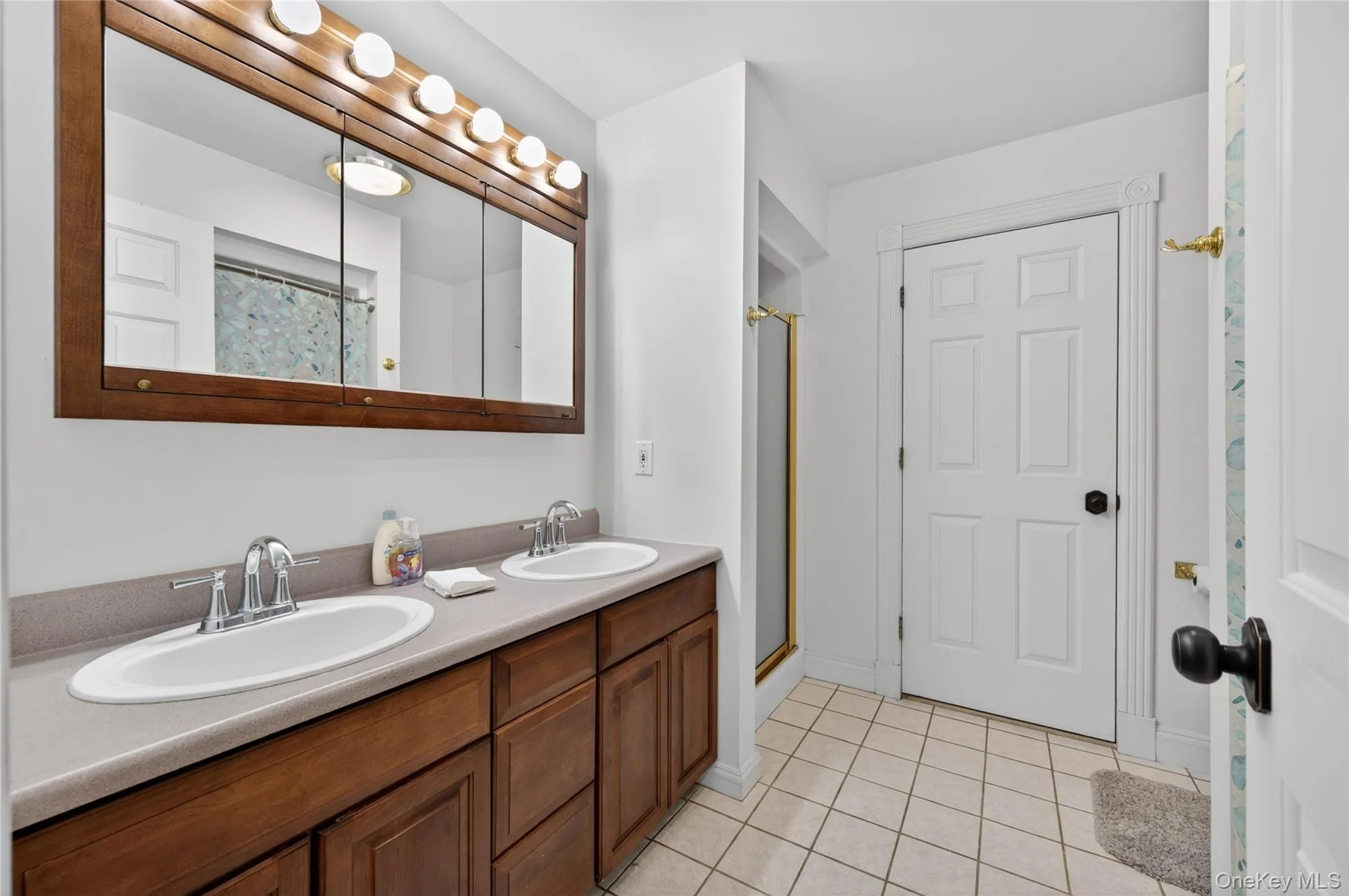 1 Springwood Path, Oyster Bay, NY, 6 Bedrooms Bedrooms, 18 Rooms Rooms,5 BathroomsBathrooms,Residential,For Rent,Springwood,0,1000303 1 Springwood Path, Oyster Bay, NY, 6 Bedrooms Bedrooms, 18 Rooms Rooms,5 BathroomsBathrooms,Residential,For Rent,Springwood,0,1000303