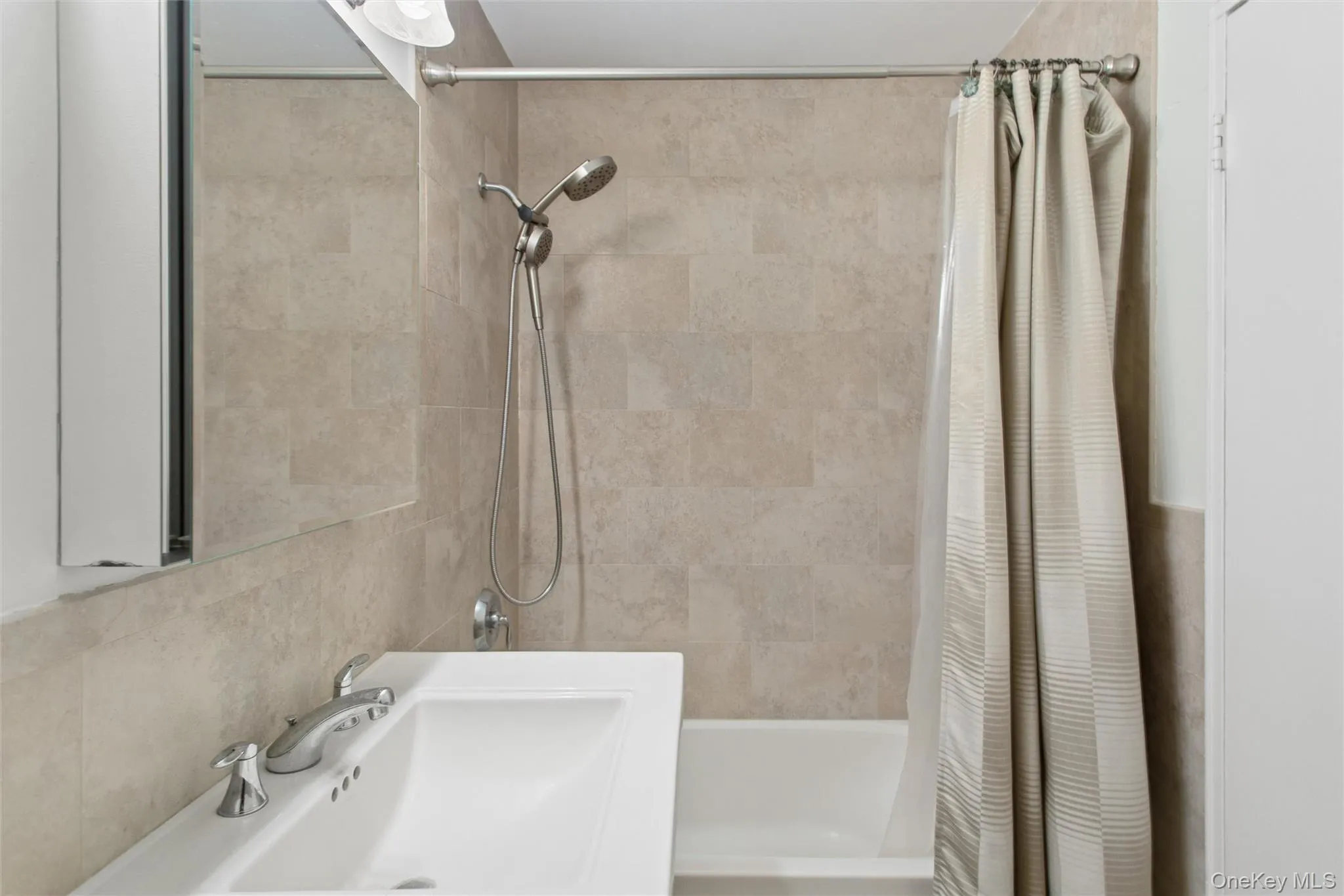 17 Alhambra Drive, Hempstead, NY, 2 Bedrooms Bedrooms, 5 Rooms Rooms,1 BathroomBathrooms,Residential,For Rent,Alhambra,0,1000311 17 Alhambra Drive, Hempstead, NY, 2 Bedrooms Bedrooms, 5 Rooms Rooms,1 BathroomBathrooms,Residential,For Rent,Alhambra,0,1000311