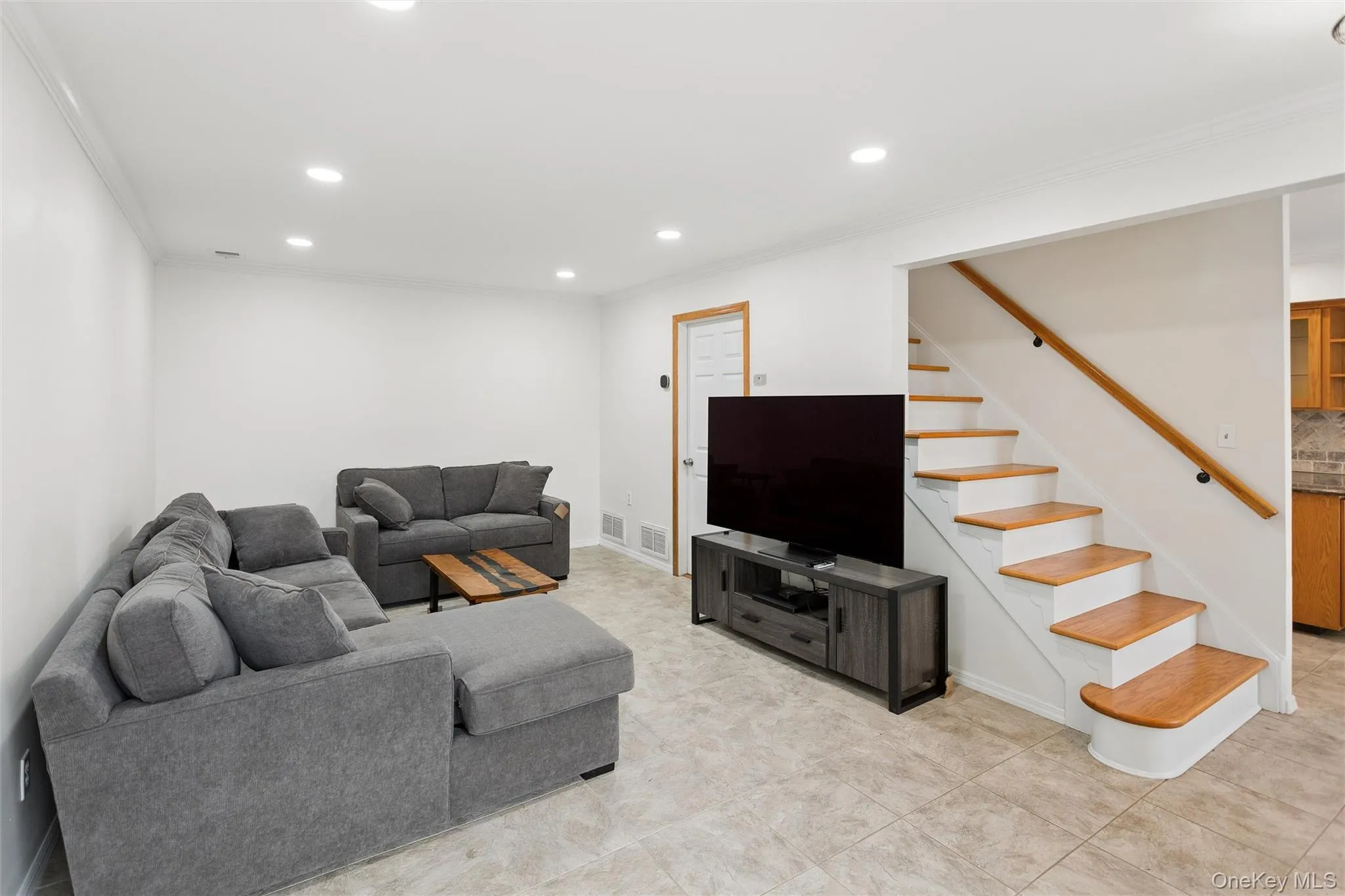17 Alhambra Drive, Hempstead, NY, 2 Bedrooms Bedrooms, 5 Rooms Rooms,1 BathroomBathrooms,Residential,For Rent,Alhambra,0,1000311 17 Alhambra Drive, Hempstead, NY, 2 Bedrooms Bedrooms, 5 Rooms Rooms,1 BathroomBathrooms,Residential,For Rent,Alhambra,0,1000311