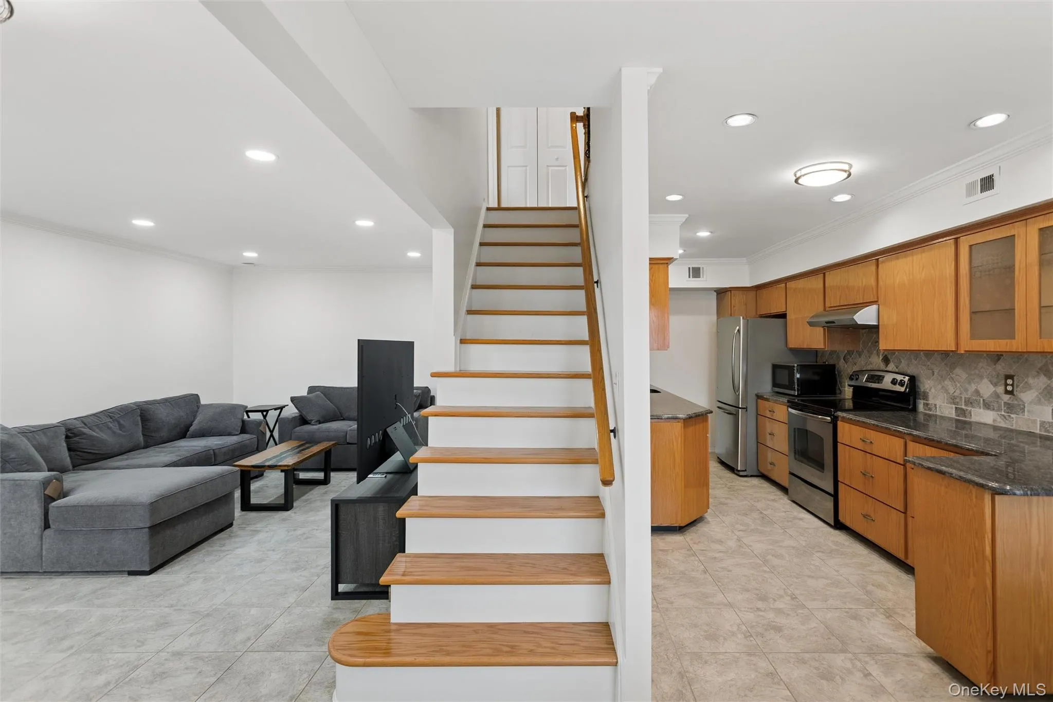 17 Alhambra Drive, Hempstead, NY, 2 Bedrooms Bedrooms, 5 Rooms Rooms,1 BathroomBathrooms,Residential,For Rent,Alhambra,0,1000311 17 Alhambra Drive, Hempstead, NY, 2 Bedrooms Bedrooms, 5 Rooms Rooms,1 BathroomBathrooms,Residential,For Rent,Alhambra,0,1000311