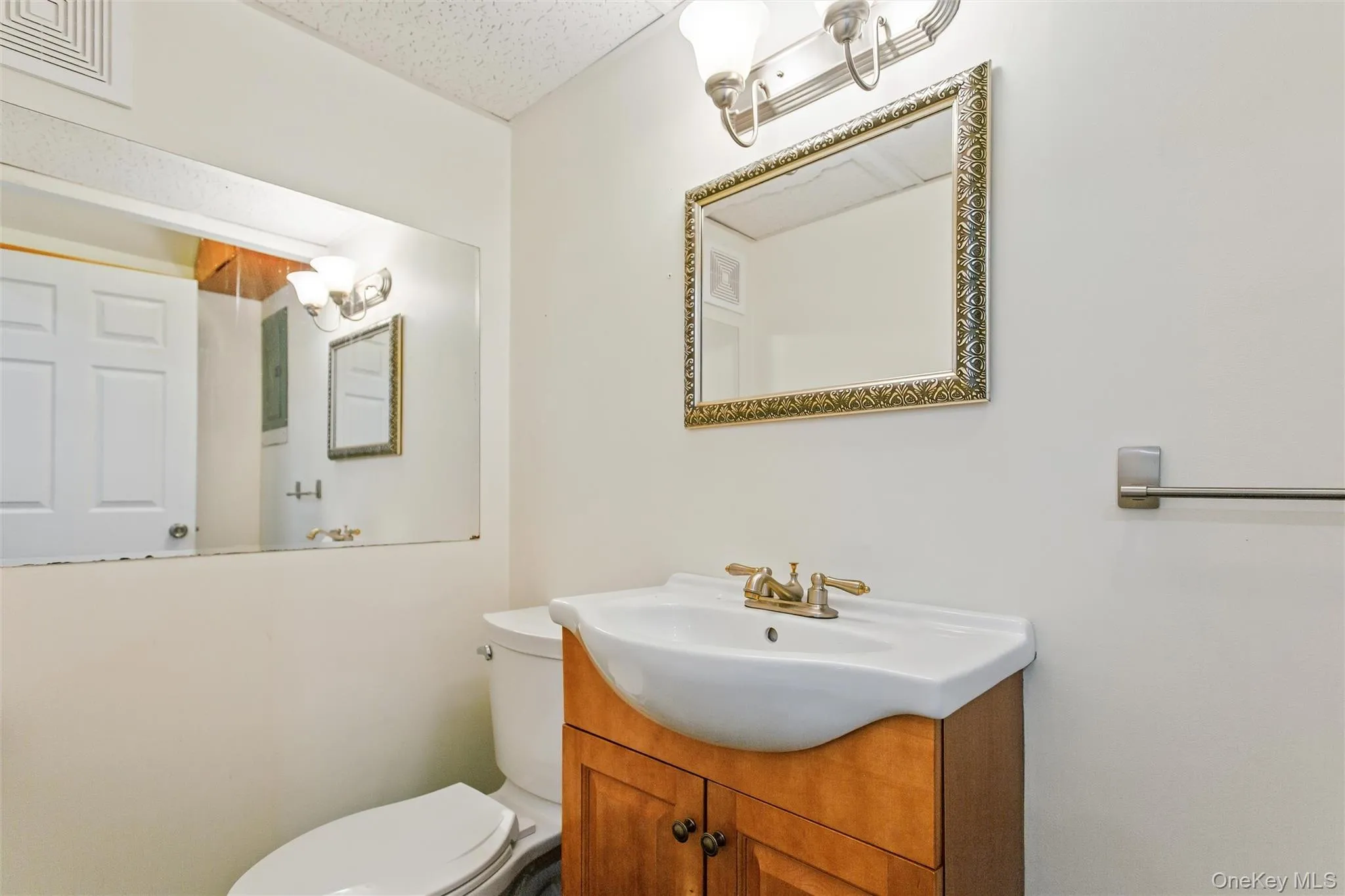 1/2 bath 1/2 bath