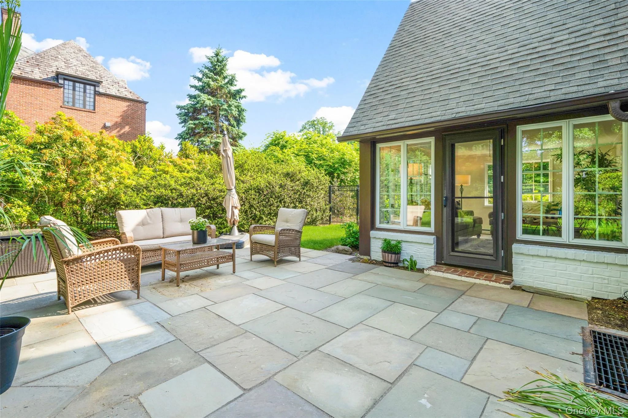 Inviting patio offering seamless indoor-outdoor flow and ample space for entertaining. Inviting patio offering seamless indoor-outdoor flow and ample space for entertaining.