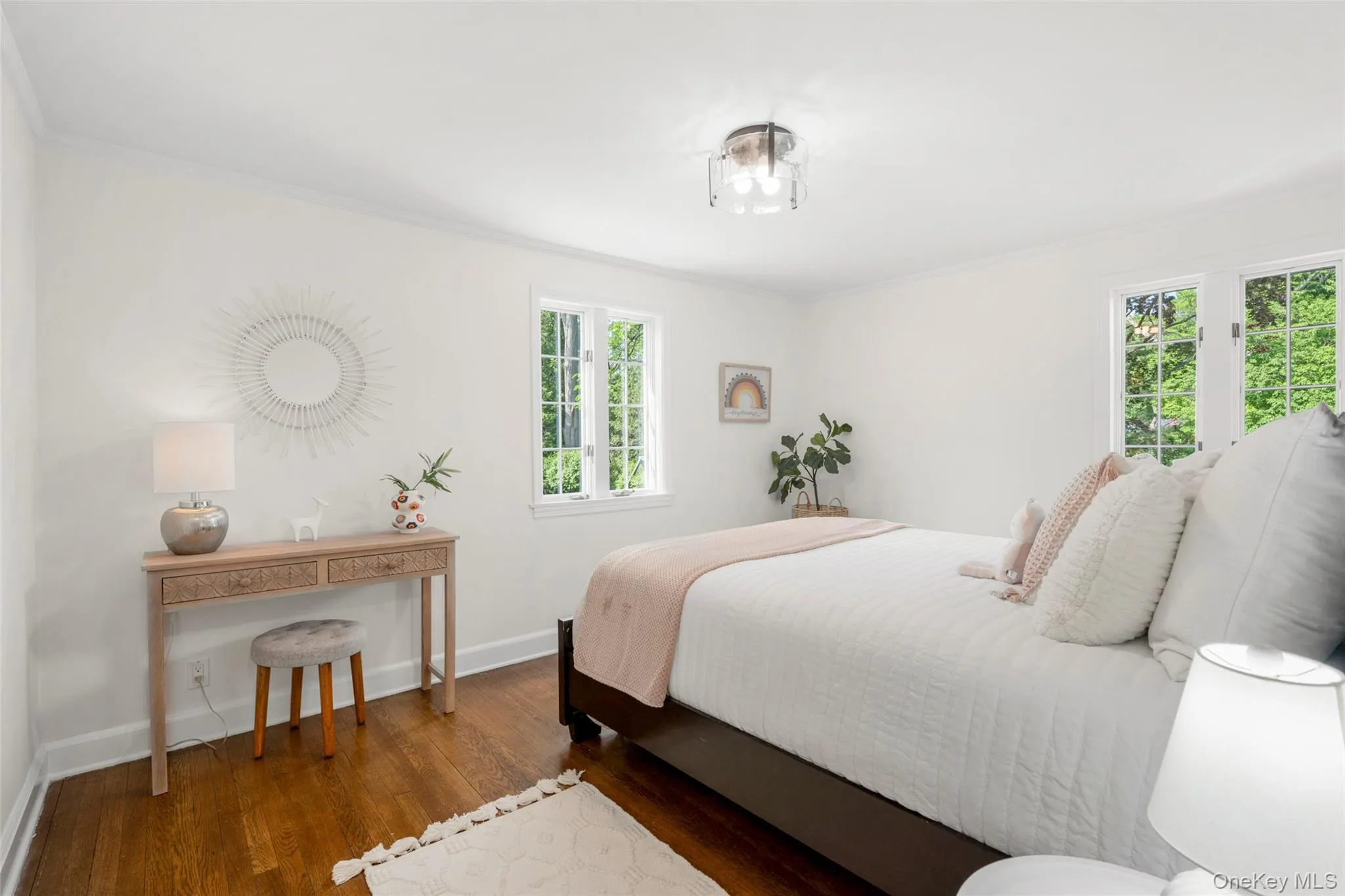 Light filled and garden views. Light filled and garden views.