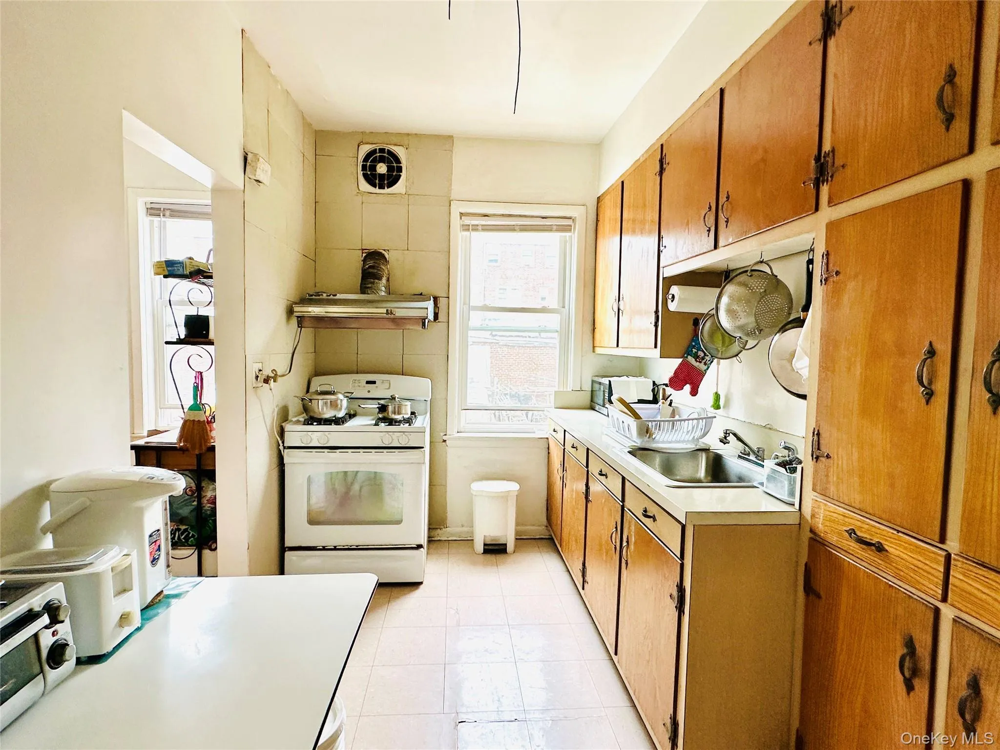 33-33 72nd Street, New York, NY, 3 Bedrooms Bedrooms, 6 Rooms Rooms,1 BathroomBathrooms,Residential Sale,For Rent,72nd,0,1000335 33-33 72nd Street, New York, NY, 3 Bedrooms Bedrooms, 6 Rooms Rooms,1 BathroomBathrooms,Residential Sale,For Rent,72nd,0,1000335
