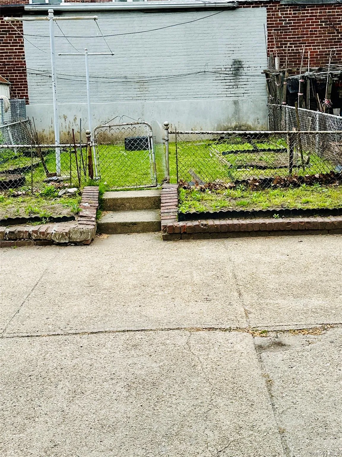 33-33 72nd Street, New York, NY, 3 Bedrooms Bedrooms, 6 Rooms Rooms,1 BathroomBathrooms,Residential Sale,For Rent,72nd,0,1000335 33-33 72nd Street, New York, NY, 3 Bedrooms Bedrooms, 6 Rooms Rooms,1 BathroomBathrooms,Residential Sale,For Rent,72nd,0,1000335