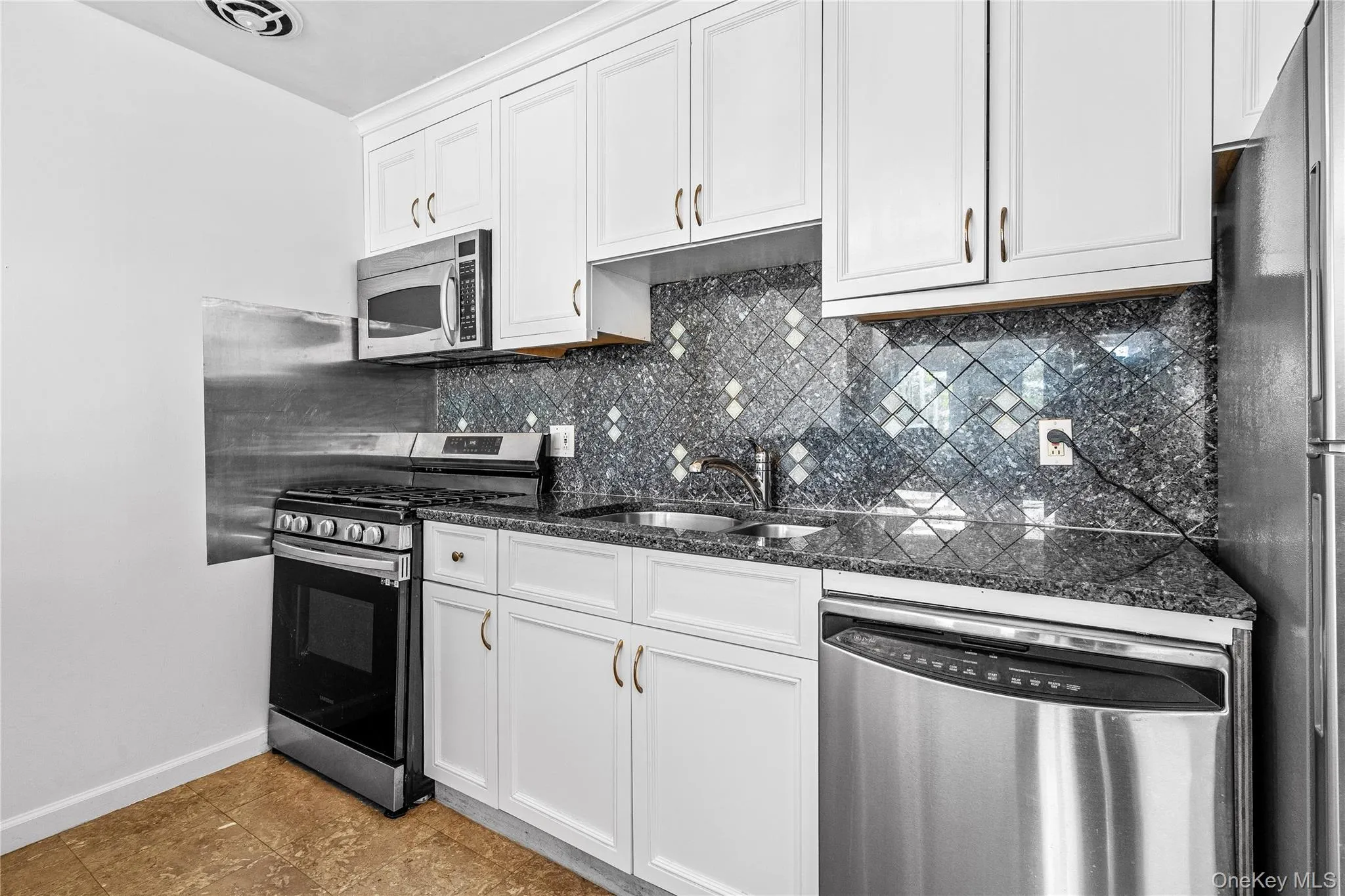 5 Wyndover Woods Lane, Greenburgh, NY, 1 Bedroom Bedrooms, 3 Rooms Rooms,1 BathroomBathrooms,Residential Lease,For Rent,Wyndover Woods,0,1000336 5 Wyndover Woods Lane, Greenburgh, NY, 1 Bedroom Bedrooms, 3 Rooms Rooms,1 BathroomBathrooms,Residential Lease,For Rent,Wyndover Woods,0,1000336