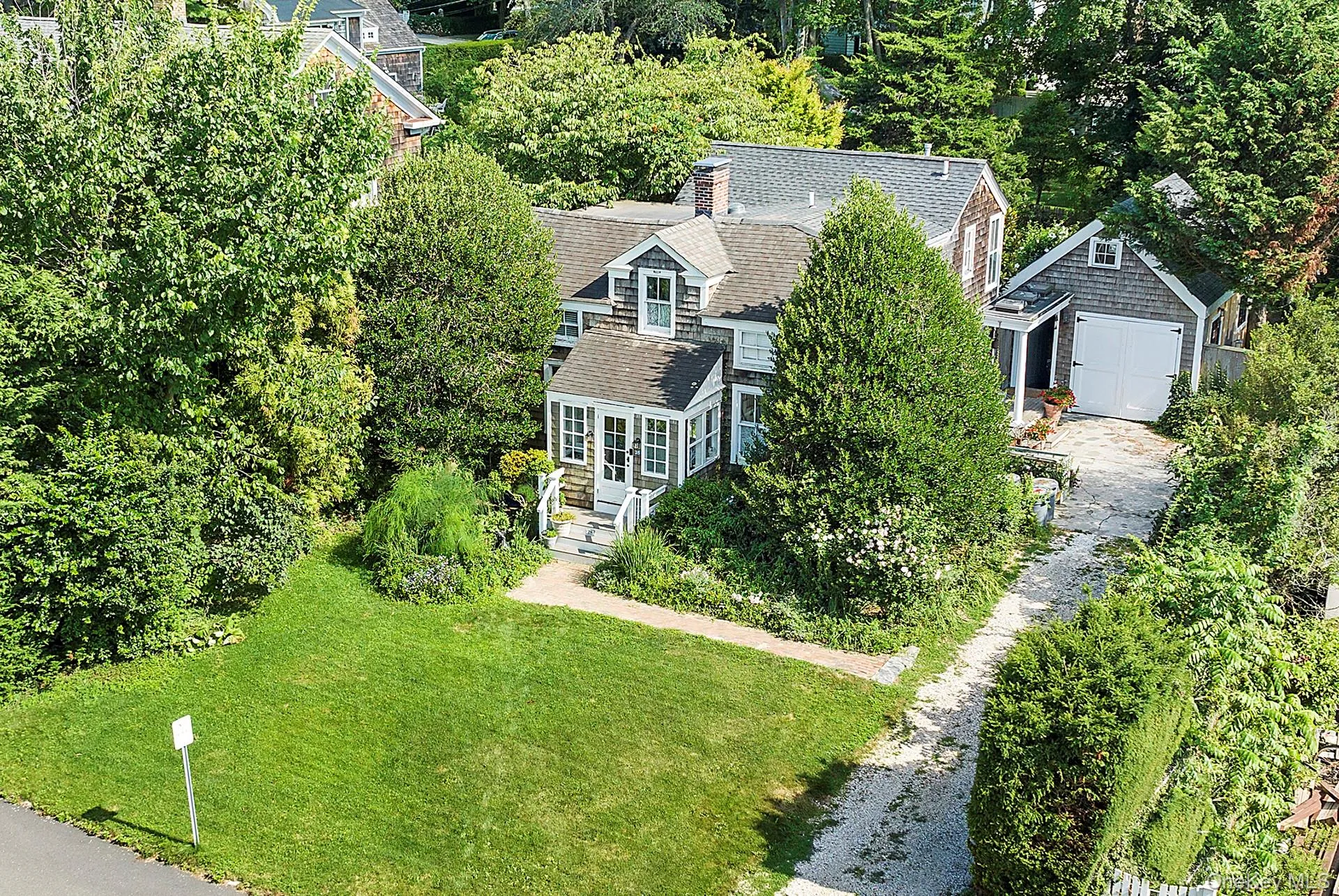 28 Bowden Square, Southampton, NY, 3 Bedrooms Bedrooms, ,2 BathroomsBathrooms,Residential,For Rent,Bowden,0,1000339 28 Bowden Square, Southampton, NY, 3 Bedrooms Bedrooms, ,2 BathroomsBathrooms,Residential,For Rent,Bowden,0,1000339