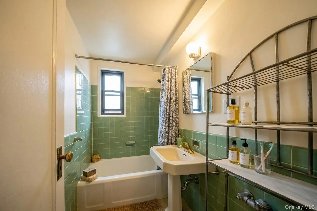 1450 Parkchester Road, New York, NY, 1 Bedroom Bedrooms, 4 Rooms Rooms,1 BathroomBathrooms,Residential Sale,For Rent,Parkchester,0,1000343 1450 Parkchester Road, New York, NY, 1 Bedroom Bedrooms, 4 Rooms Rooms,1 BathroomBathrooms,Residential Sale,For Rent,Parkchester,0,1000343