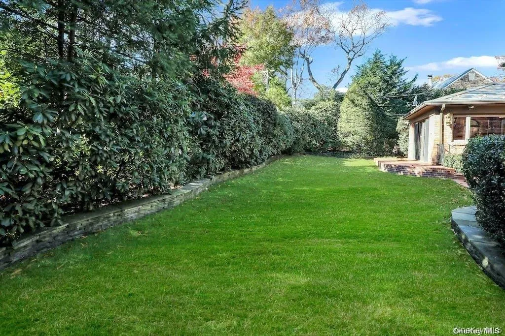 Professionally landscaped property Professionally landscaped property