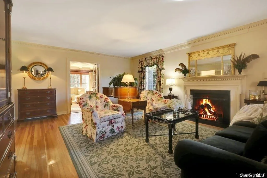 Sophisicated living room w gas fireplace Sophisicated living room w gas fireplace