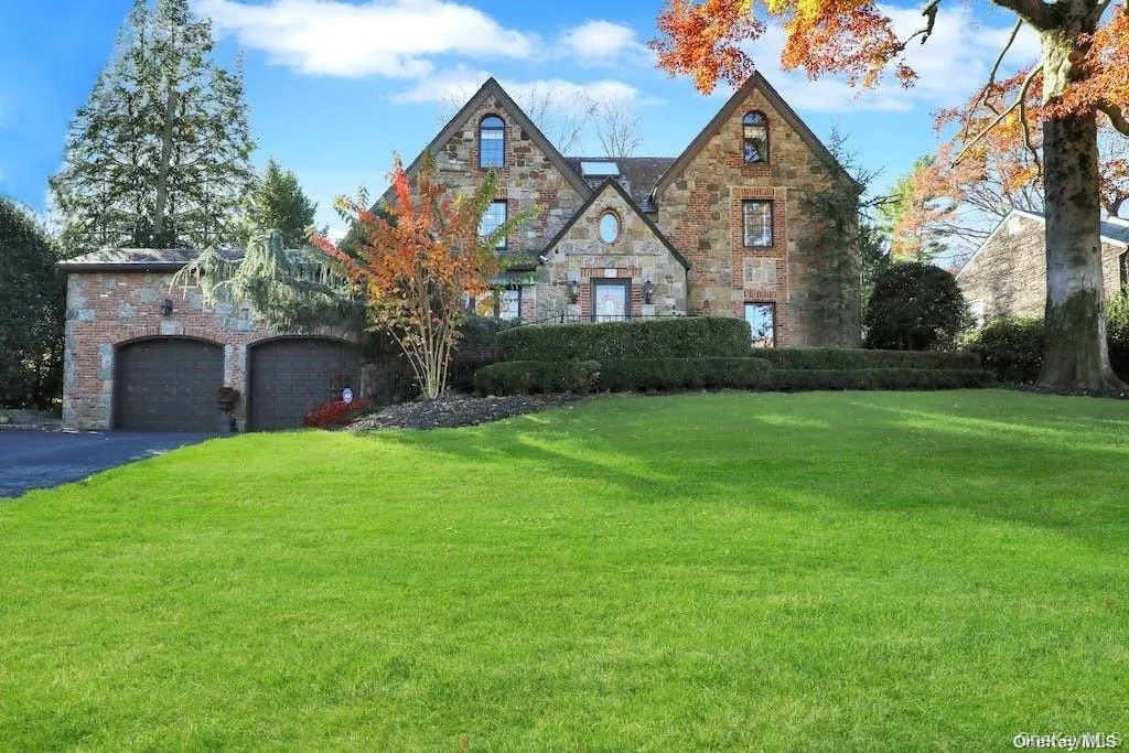Approx. 3007 interior sq. feet Approx. 3007 interior sq. feet