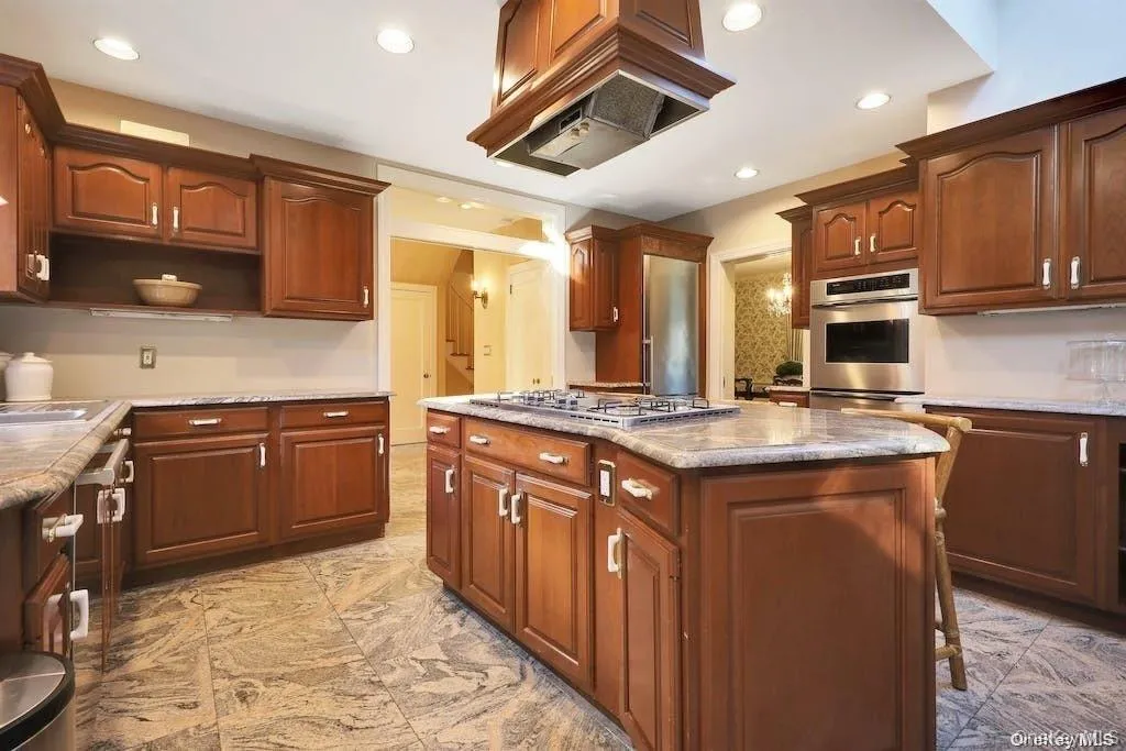 Spacious eat-in kitchen Spacious eat-in kitchen