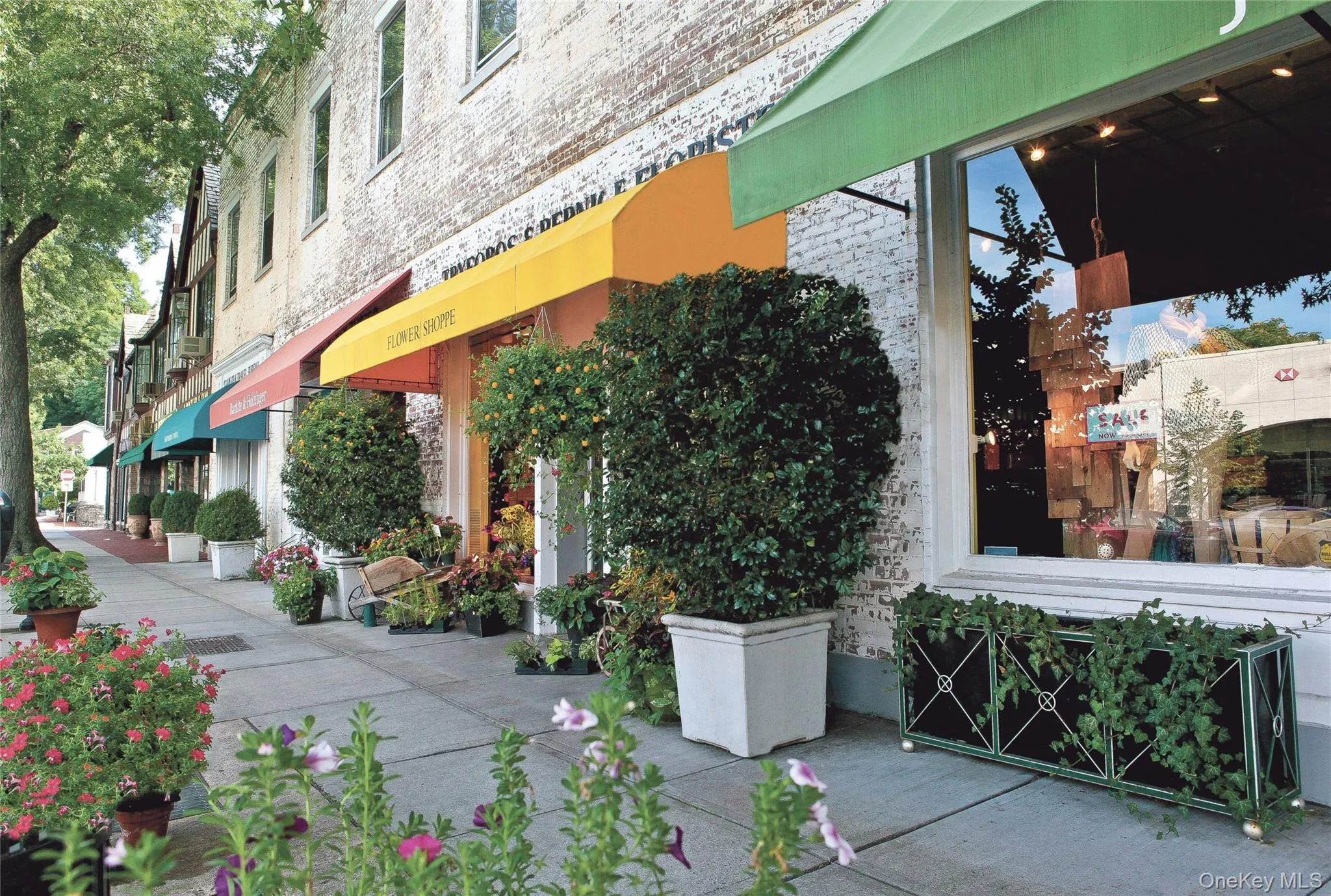 Around the corner to wonderful Bronxville Village shops, restaurants, & stores. Around the corner to wonderful Bronxville Village shops, restaurants, & stores.