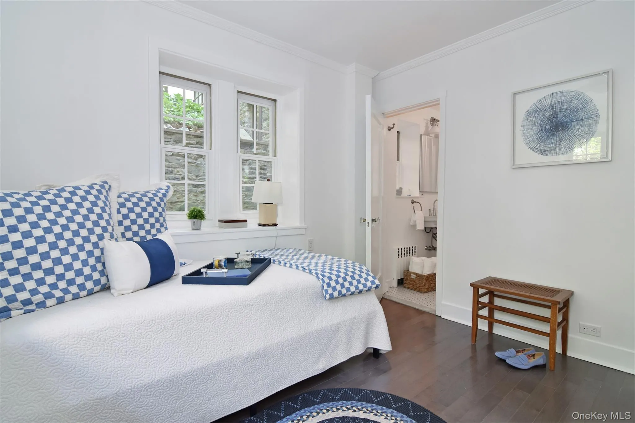 Easy access to the custom bath. Easy access to the custom bath.