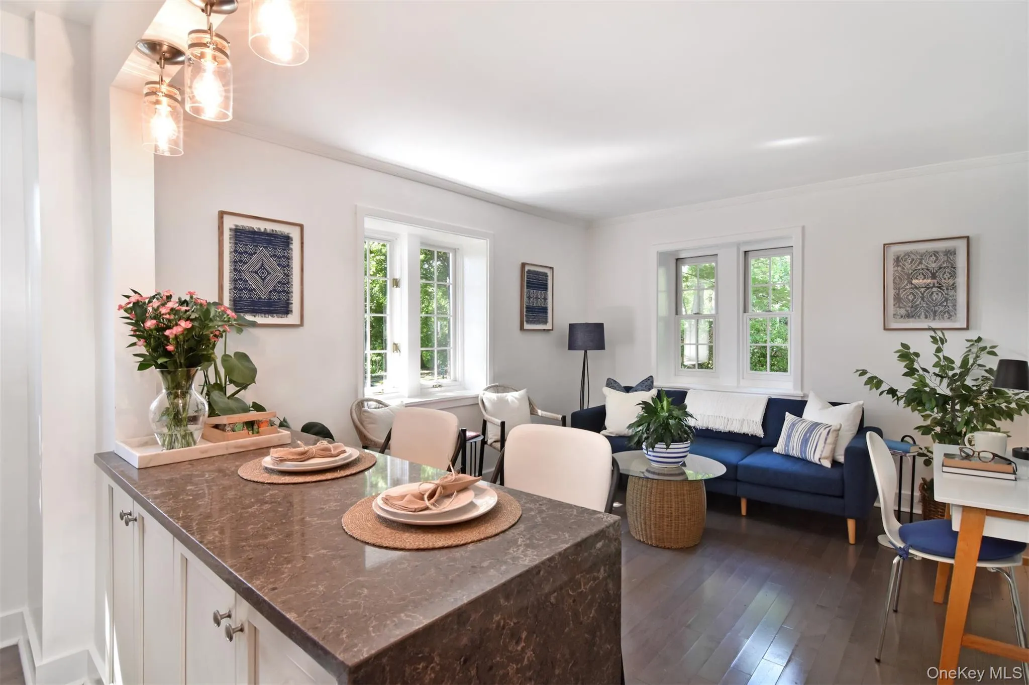 Open floor plan kitchen with dining area. Open floor plan kitchen with dining area.