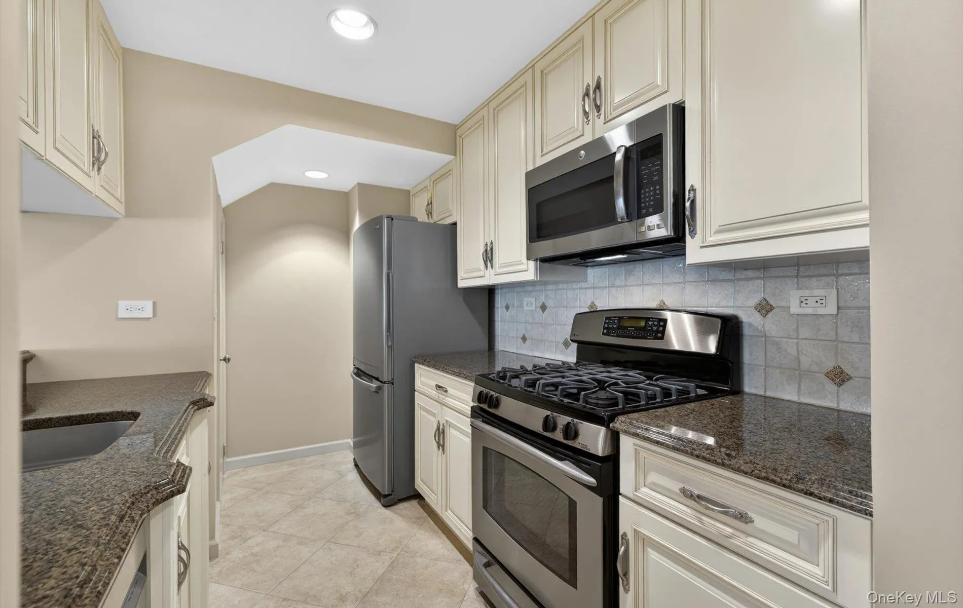 240-17 Oak Park Drive, New York, NY, 3 Bedrooms Bedrooms, 7 Rooms Rooms,3 BathroomsBathrooms,Residential,For Rent,Oak Park,0,1000363 240-17 Oak Park Drive, New York, NY, 3 Bedrooms Bedrooms, 7 Rooms Rooms,3 BathroomsBathrooms,Residential,For Rent,Oak Park,0,1000363