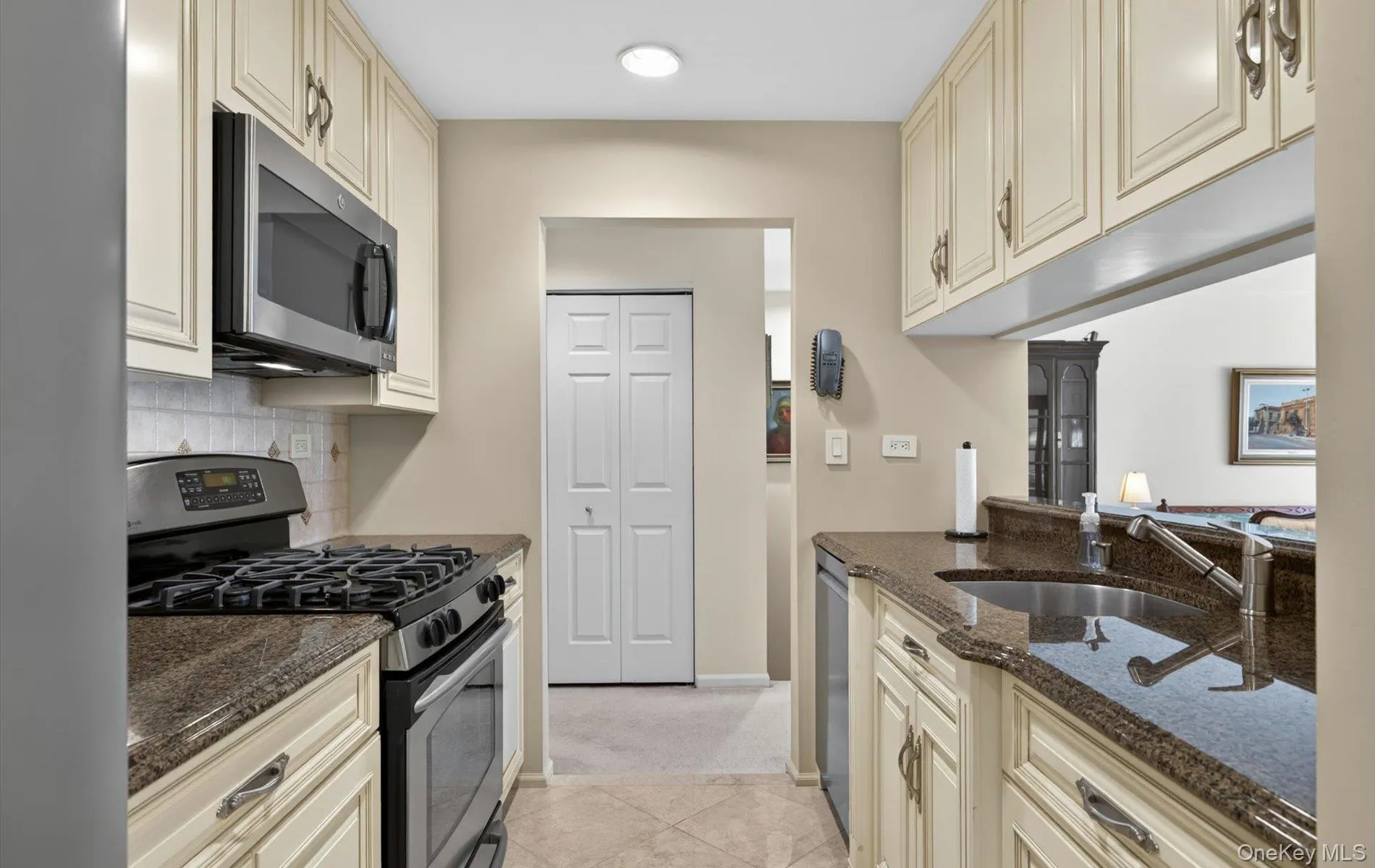 240-17 Oak Park Drive, New York, NY, 3 Bedrooms Bedrooms, 7 Rooms Rooms,3 BathroomsBathrooms,Residential,For Rent,Oak Park,0,1000363 240-17 Oak Park Drive, New York, NY, 3 Bedrooms Bedrooms, 7 Rooms Rooms,3 BathroomsBathrooms,Residential,For Rent,Oak Park,0,1000363