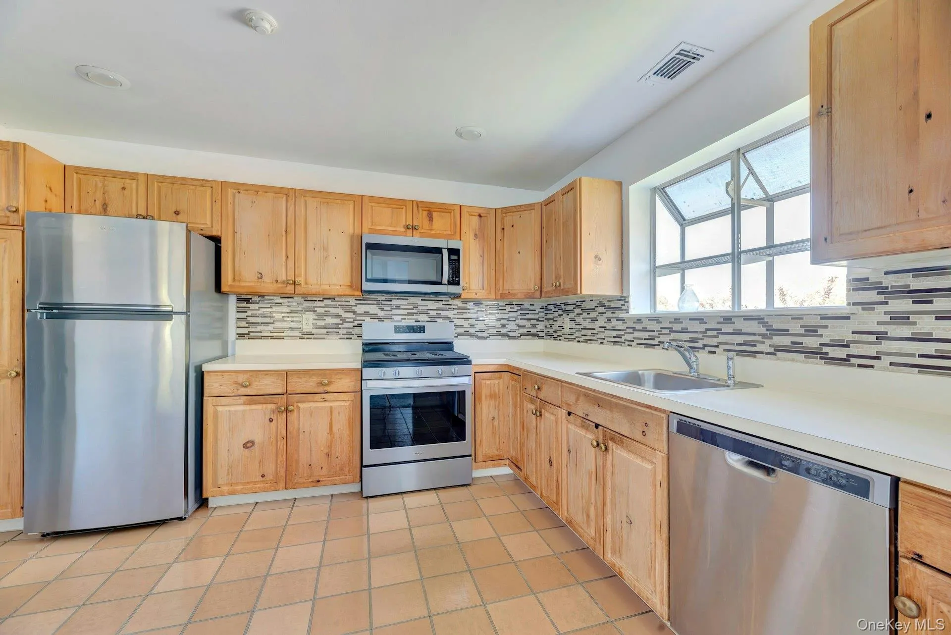 367 Seabreeze Court, Brookhaven, NY, 2 Bedrooms Bedrooms, 7 Rooms Rooms,2 BathroomsBathrooms,Residential Lease,For Rent,Seabreeze,0,1000364 367 Seabreeze Court, Brookhaven, NY, 2 Bedrooms Bedrooms, 7 Rooms Rooms,2 BathroomsBathrooms,Residential Lease,For Rent,Seabreeze,0,1000364