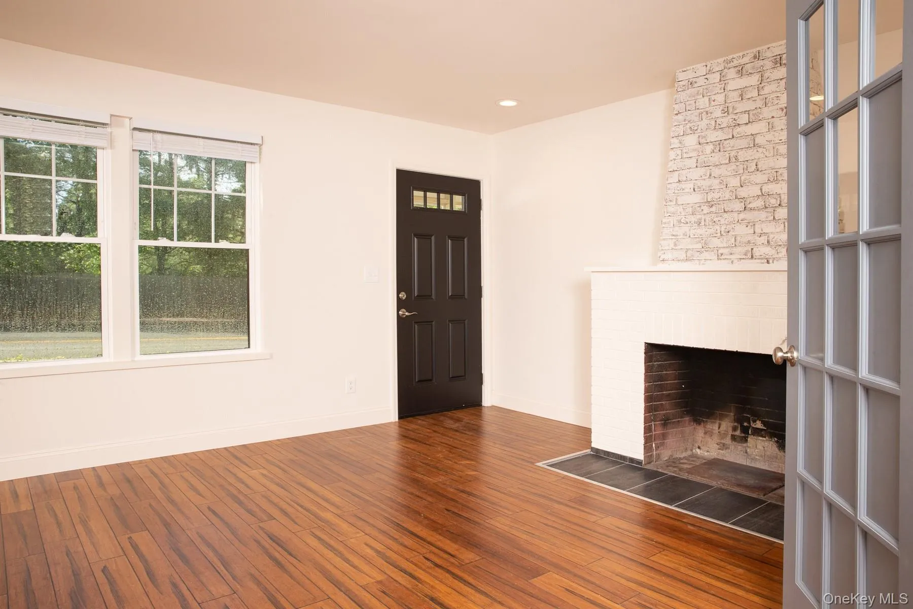 Working wood burning fireplace Working wood burning fireplace
