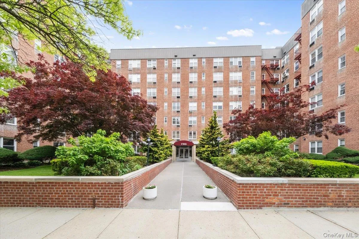 2 Sadore Lane, Yonkers, NY, 2 Bedrooms Bedrooms, 4 Rooms Rooms,1 BathroomBathrooms,Residential,For Rent,Sadore,0,1000386 2 Sadore Lane, Yonkers, NY, 2 Bedrooms Bedrooms, 4 Rooms Rooms,1 BathroomBathrooms,Residential,For Rent,Sadore,0,1000386