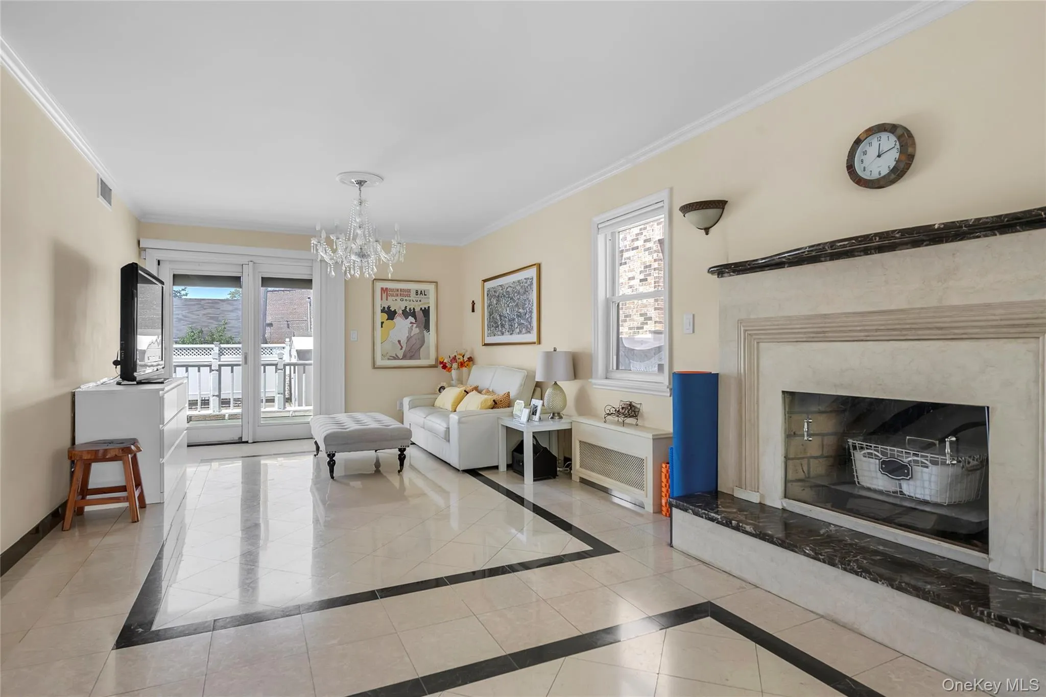 Beautiful designed floor with a grand fireplace Beautiful designed floor with a grand fireplace
