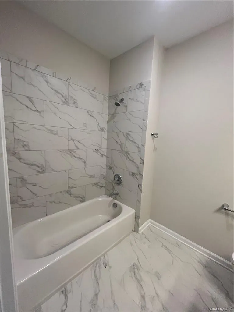 Tower Ridge Grande Bathoom Tower Ridge Grande Bathoom