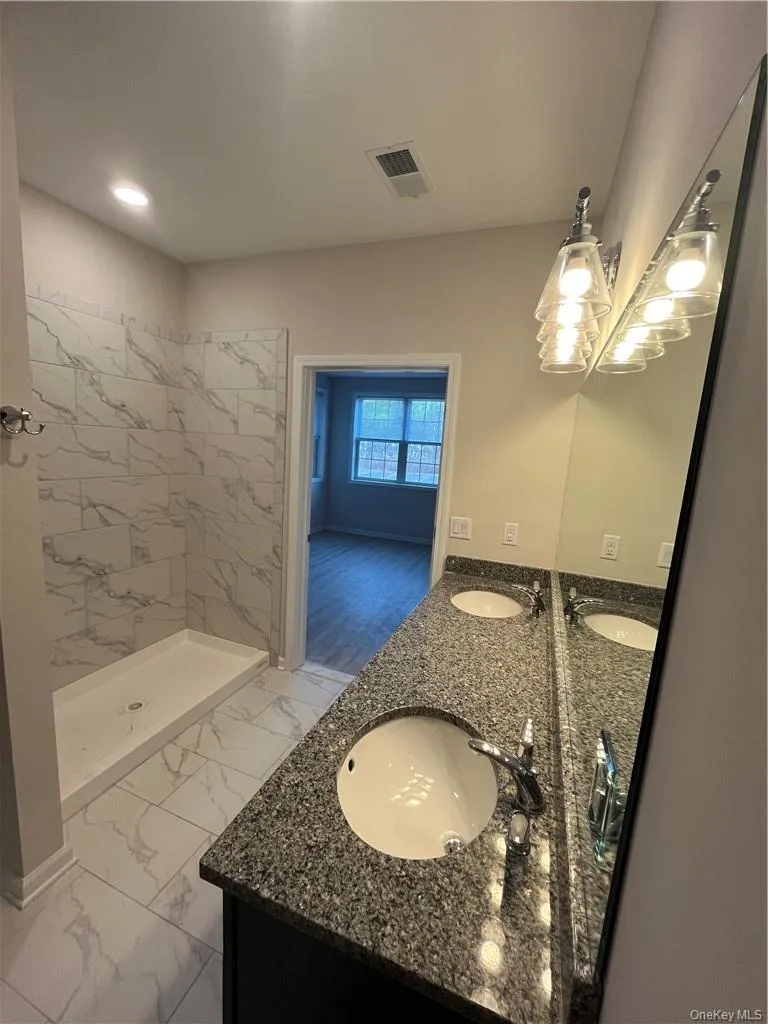 Tower Ridge Grande bathroom Tower Ridge Grande bathroom