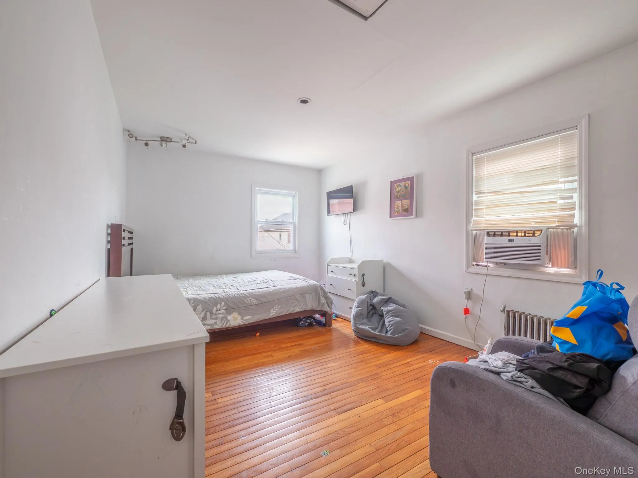 75-75 180th Street, New York, NY, 4 Bedrooms Bedrooms, 7 Rooms Rooms,2 BathroomsBathrooms,Residential Sale,For Rent,180th,0,1000409 75-75 180th Street, New York, NY, 4 Bedrooms Bedrooms, 7 Rooms Rooms,2 BathroomsBathrooms,Residential Sale,For Rent,180th,0,1000409