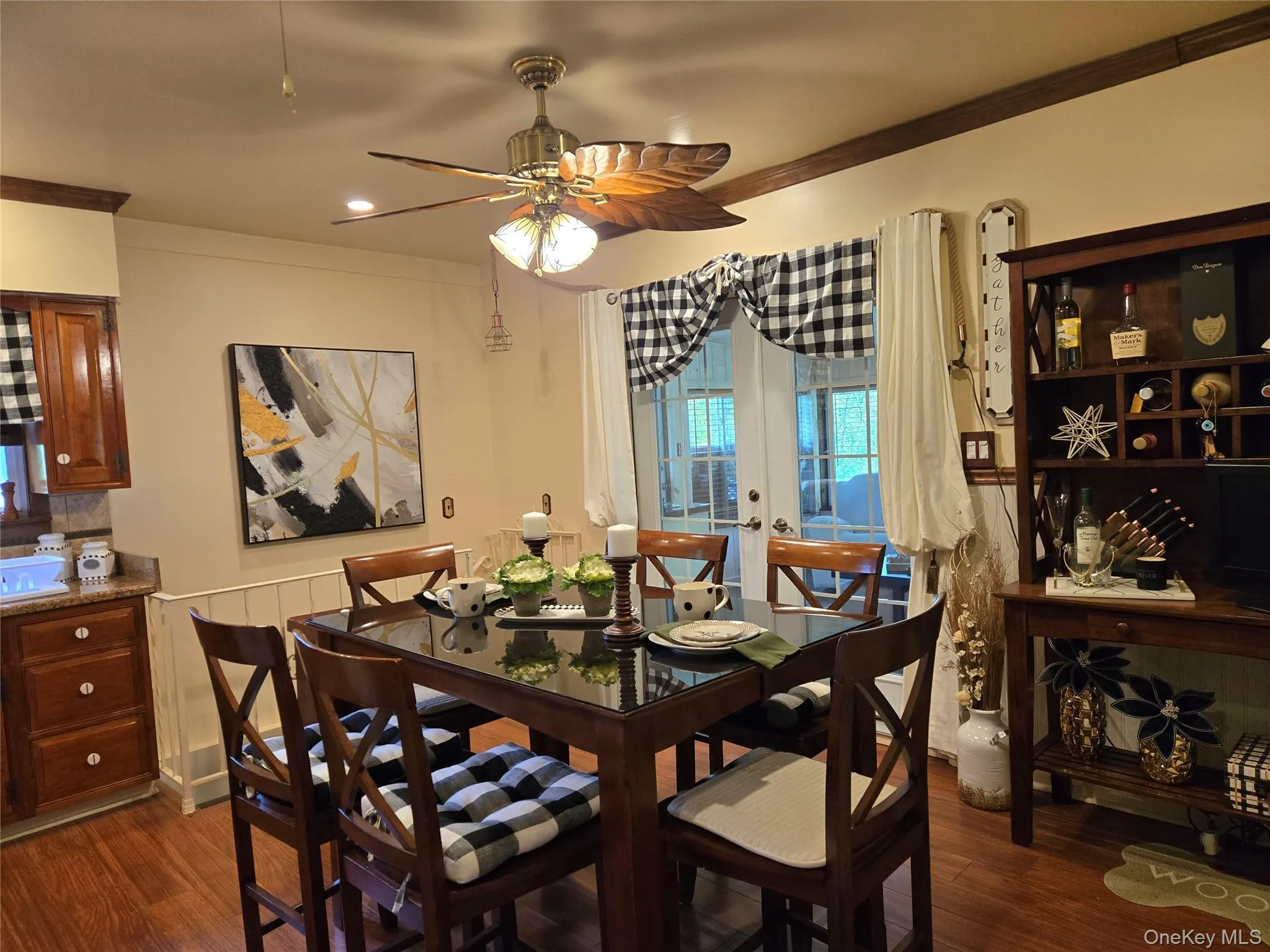 dining area dining area