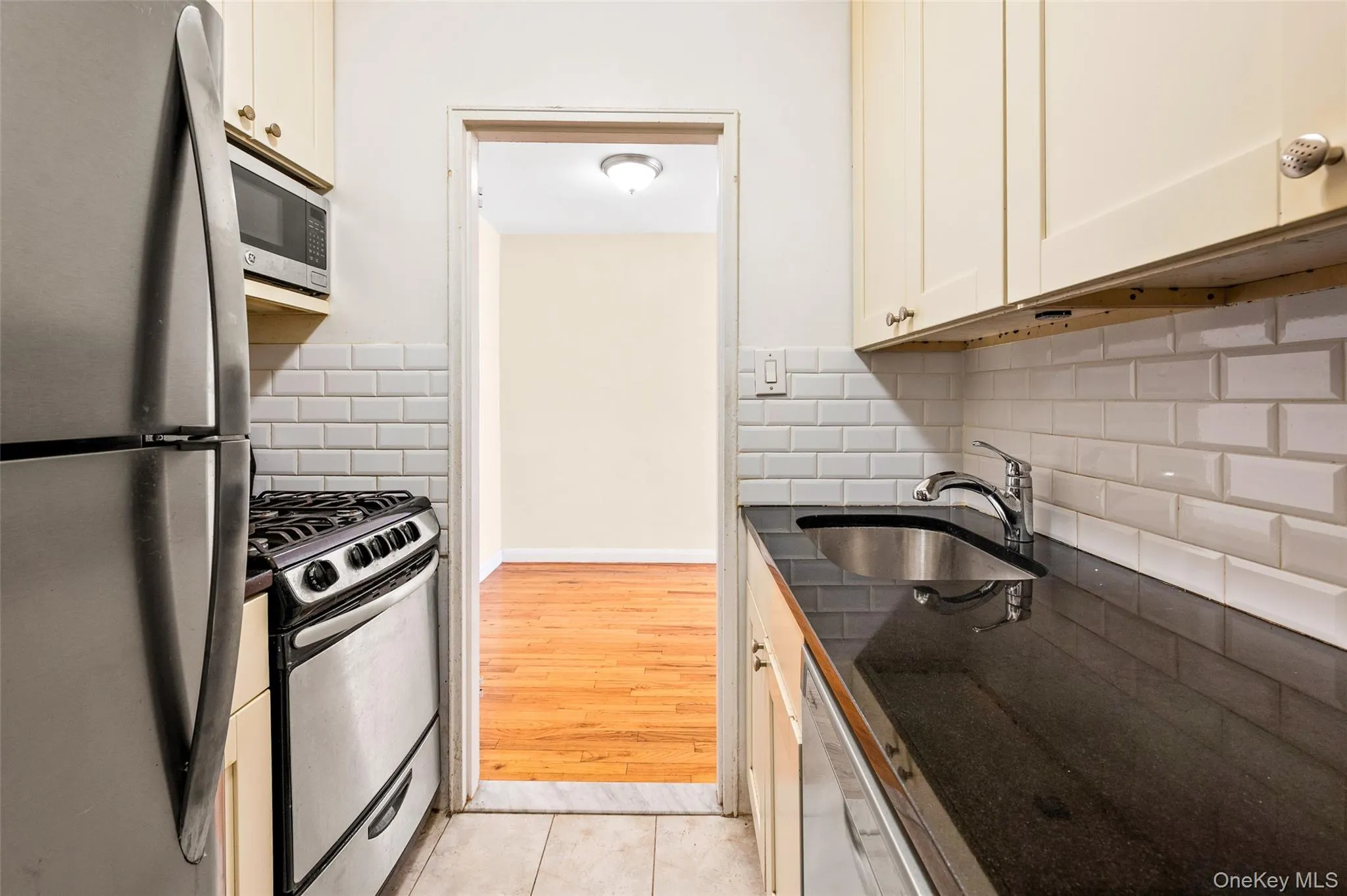41-42 73 Street, New York, NY, 1 Bedroom Bedrooms, 3 Rooms Rooms,1 BathroomBathrooms,Residential,For Rent,73,0,1000423 41-42 73 Street, New York, NY, 1 Bedroom Bedrooms, 3 Rooms Rooms,1 BathroomBathrooms,Residential,For Rent,73,0,1000423
