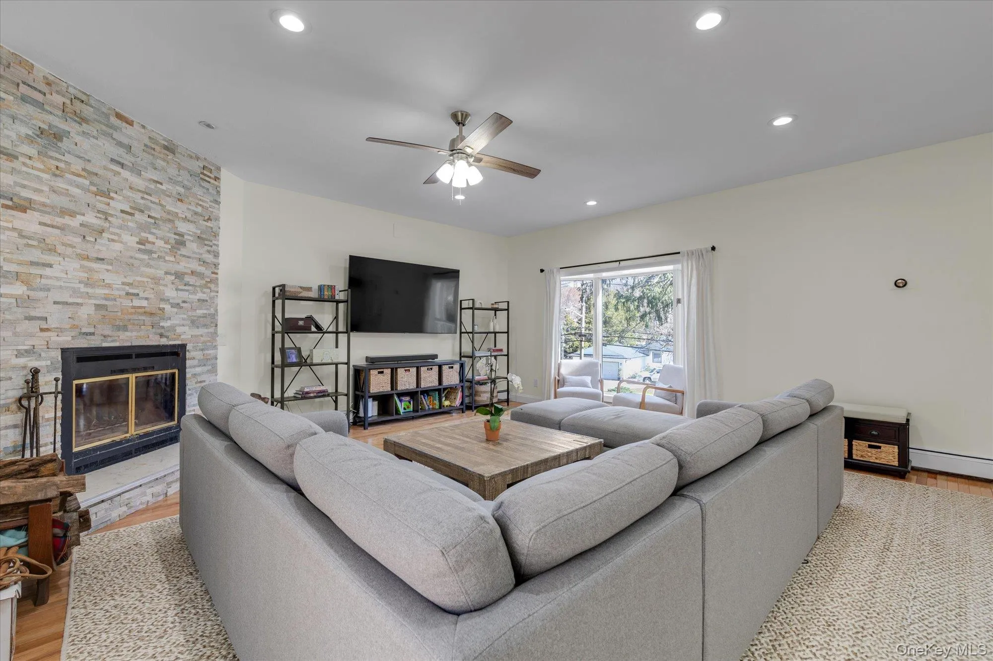 147 Waterside Avenue, Huntington, NY, 3 Bedrooms Bedrooms, 7 Rooms Rooms,2 BathroomsBathrooms,Residential,For Rent,Waterside,0,1000434 147 Waterside Avenue, Huntington, NY, 3 Bedrooms Bedrooms, 7 Rooms Rooms,2 BathroomsBathrooms,Residential,For Rent,Waterside,0,1000434