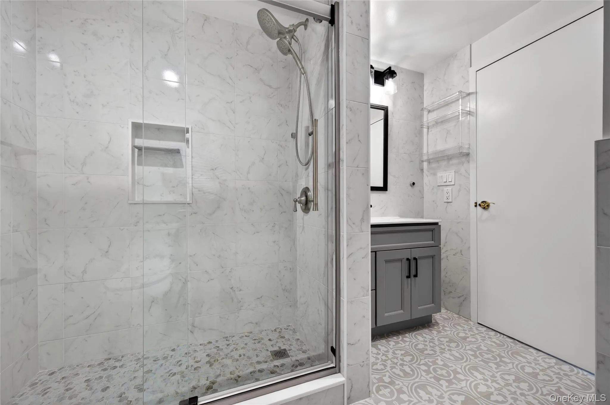 242 Maple Avenue, North Hempstead, NY, 1 Bedroom Bedrooms, 4 Rooms Rooms,1 BathroomBathrooms,Residential,For Rent,Maple,0,1000437 242 Maple Avenue, North Hempstead, NY, 1 Bedroom Bedrooms, 4 Rooms Rooms,1 BathroomBathrooms,Residential,For Rent,Maple,0,1000437