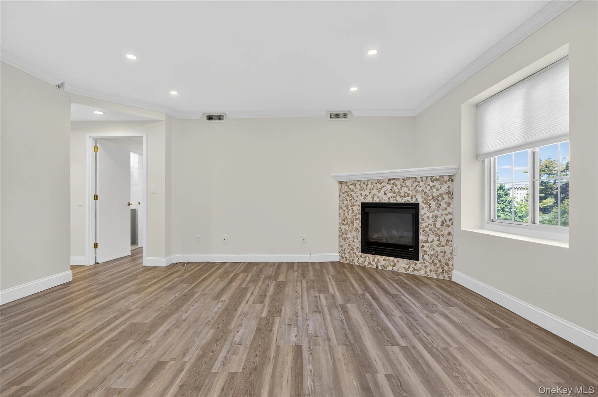 242 Maple Avenue, North Hempstead, NY, 1 Bedroom Bedrooms, 4 Rooms Rooms,1 BathroomBathrooms,Residential,For Rent,Maple,0,1000437 242 Maple Avenue, North Hempstead, NY, 1 Bedroom Bedrooms, 4 Rooms Rooms,1 BathroomBathrooms,Residential,For Rent,Maple,0,1000437