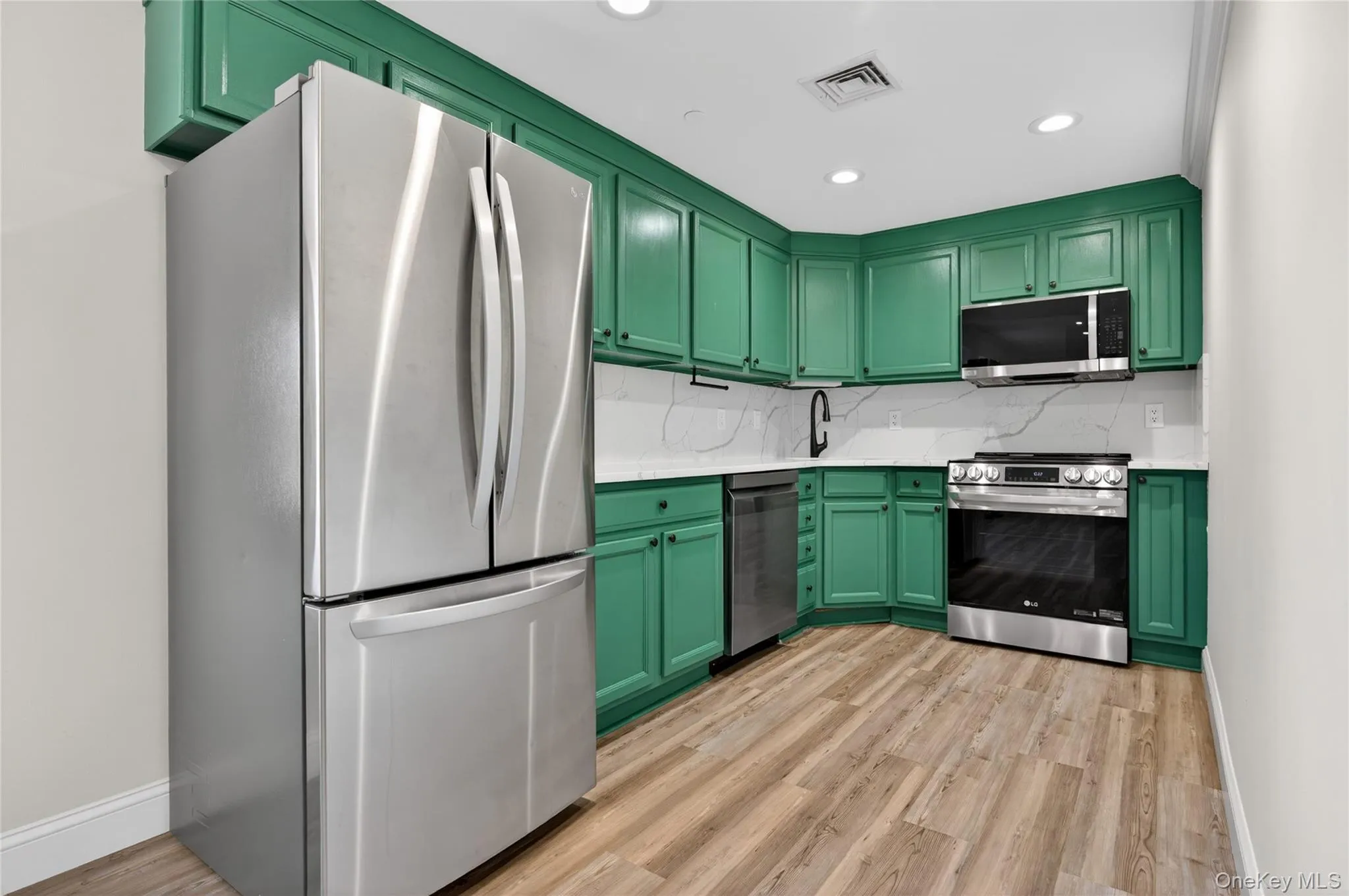 242 Maple Avenue, North Hempstead, NY, 1 Bedroom Bedrooms, 4 Rooms Rooms,1 BathroomBathrooms,Residential,For Rent,Maple,0,1000437 242 Maple Avenue, North Hempstead, NY, 1 Bedroom Bedrooms, 4 Rooms Rooms,1 BathroomBathrooms,Residential,For Rent,Maple,0,1000437