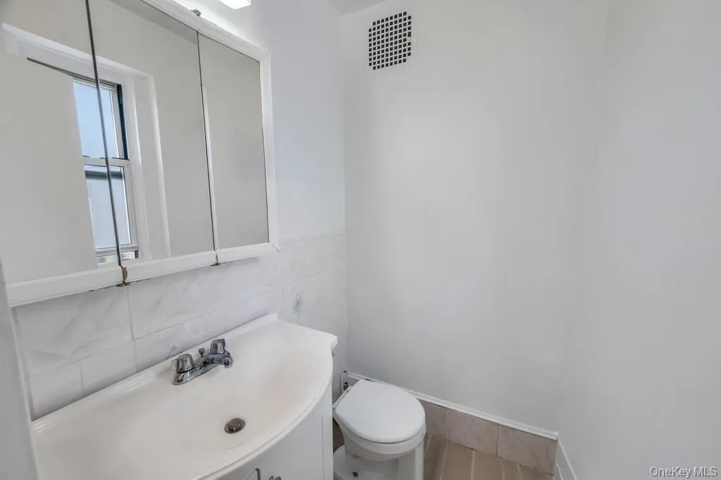 74-45 Yellowstone Boulevard, New York, NY, 2 Bedrooms Bedrooms, 4 Rooms Rooms,1 BathroomBathrooms,Residential,For Rent,Yellowstone,0,1000447 74-45 Yellowstone Boulevard, New York, NY, 2 Bedrooms Bedrooms, 4 Rooms Rooms,1 BathroomBathrooms,Residential,For Rent,Yellowstone,0,1000447