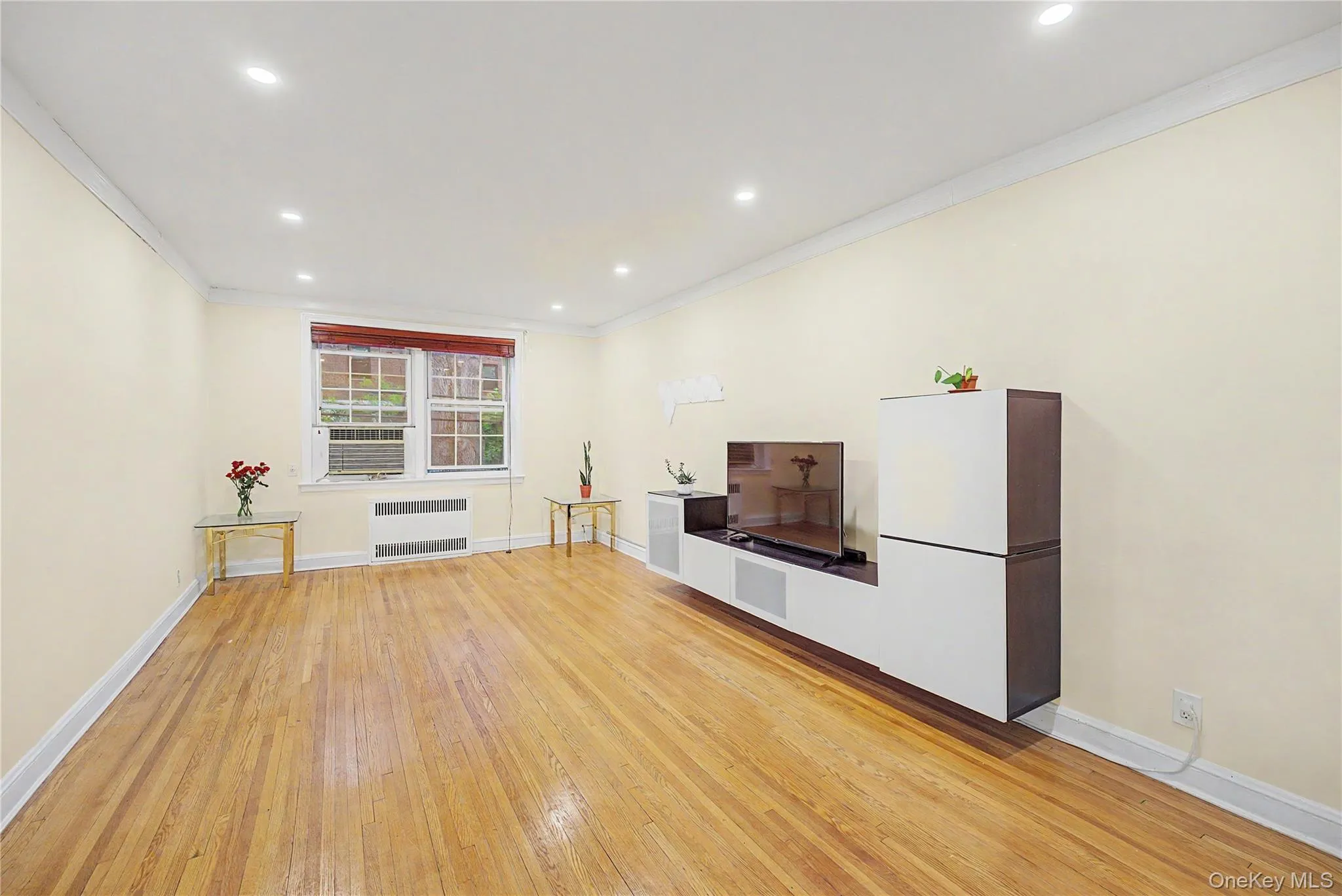 10 Welwyn Road, North Hempstead, NY, 1 Bedroom Bedrooms, 4 Rooms Rooms,1 BathroomBathrooms,Residential,For Rent,Welwyn,0,1000450 10 Welwyn Road, North Hempstead, NY, 1 Bedroom Bedrooms, 4 Rooms Rooms,1 BathroomBathrooms,Residential,For Rent,Welwyn,0,1000450