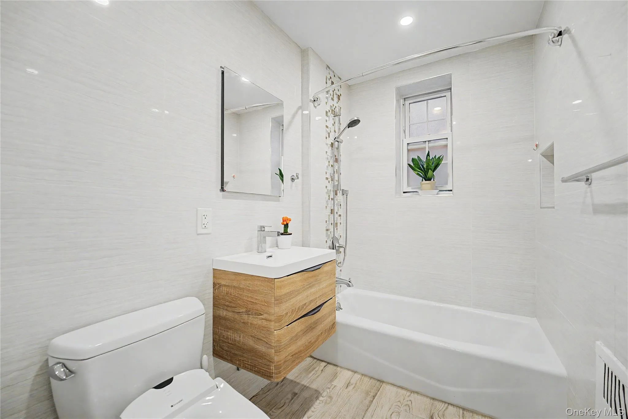 10 Welwyn Road, North Hempstead, NY, 1 Bedroom Bedrooms, 4 Rooms Rooms,1 BathroomBathrooms,Residential,For Rent,Welwyn,0,1000450 10 Welwyn Road, North Hempstead, NY, 1 Bedroom Bedrooms, 4 Rooms Rooms,1 BathroomBathrooms,Residential,For Rent,Welwyn,0,1000450