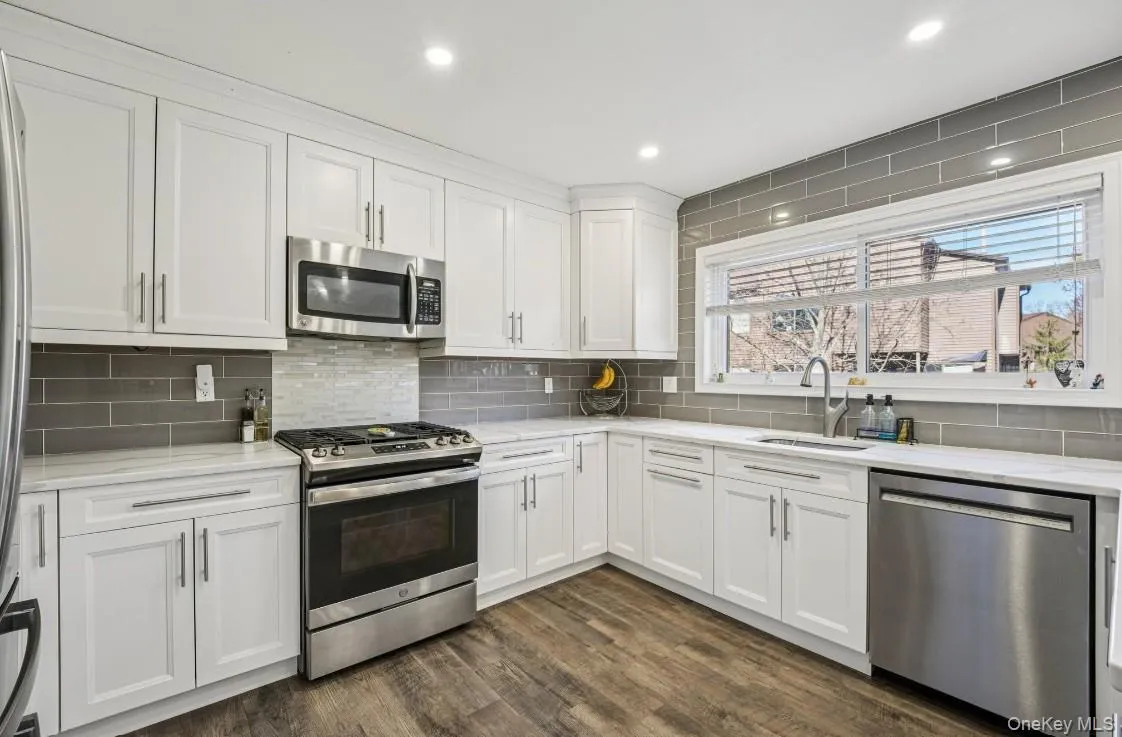 36 Tulip Court, Clarkstown, NY, 2 Bedrooms Bedrooms, 5 Rooms Rooms,2 BathroomsBathrooms,Residential Sale,For Rent,Tulip,0,1000458 36 Tulip Court, Clarkstown, NY, 2 Bedrooms Bedrooms, 5 Rooms Rooms,2 BathroomsBathrooms,Residential Sale,For Rent,Tulip,0,1000458